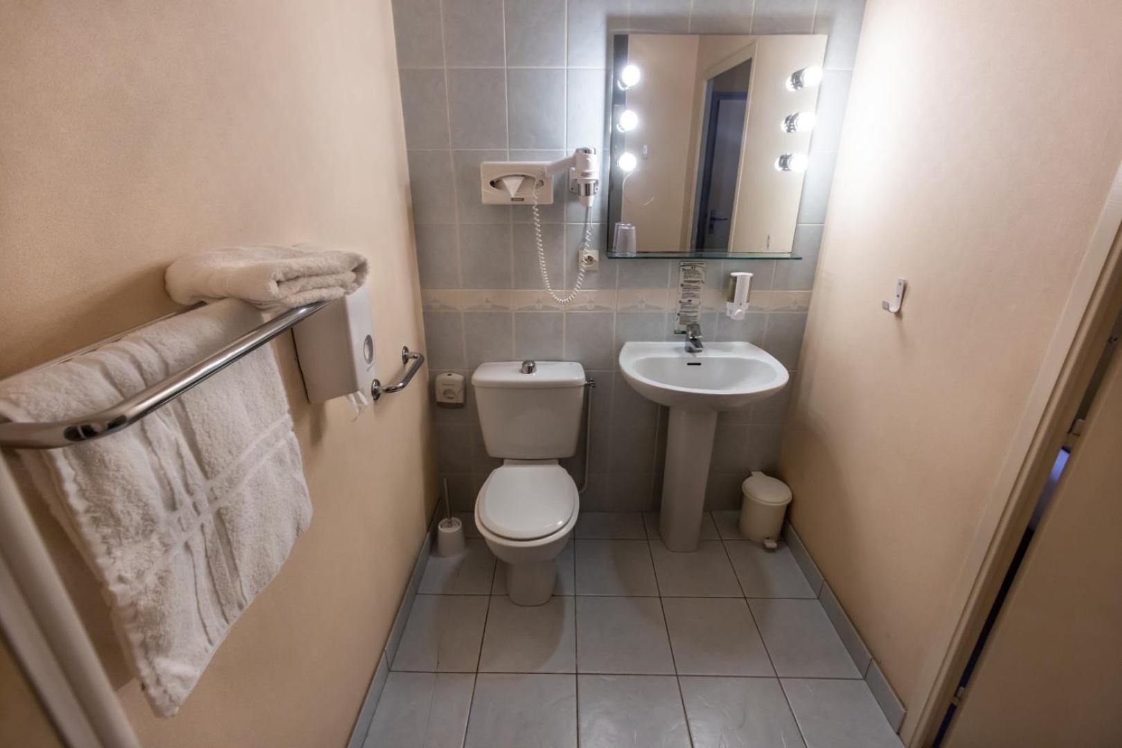 Small Double Room - Ground Floor photo 2
