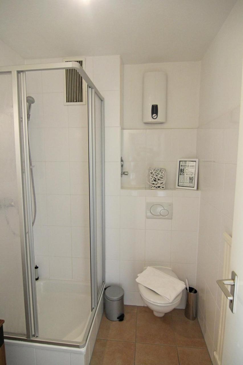 Apartment with Balcony - Photo 3