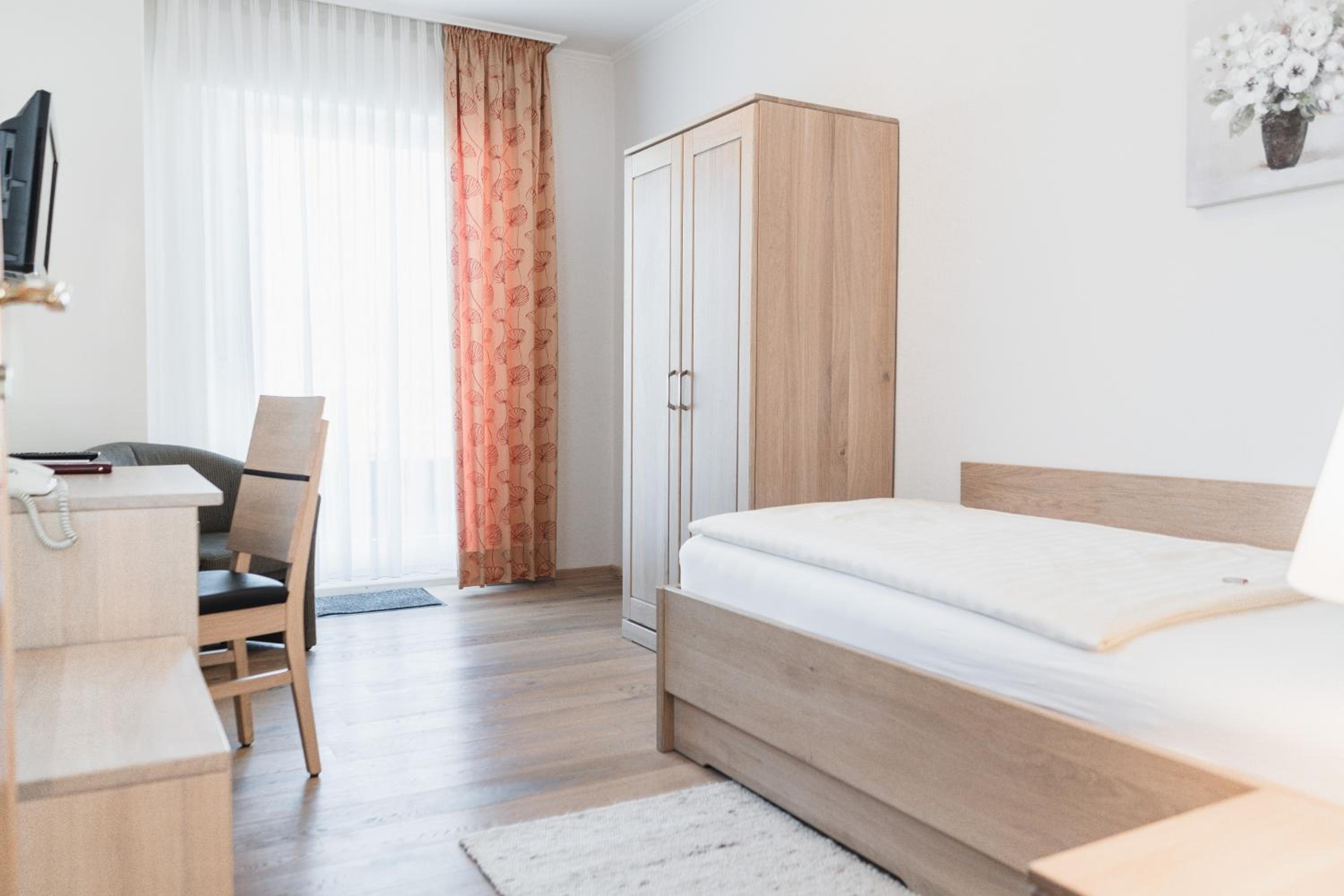 Single Room photo 2