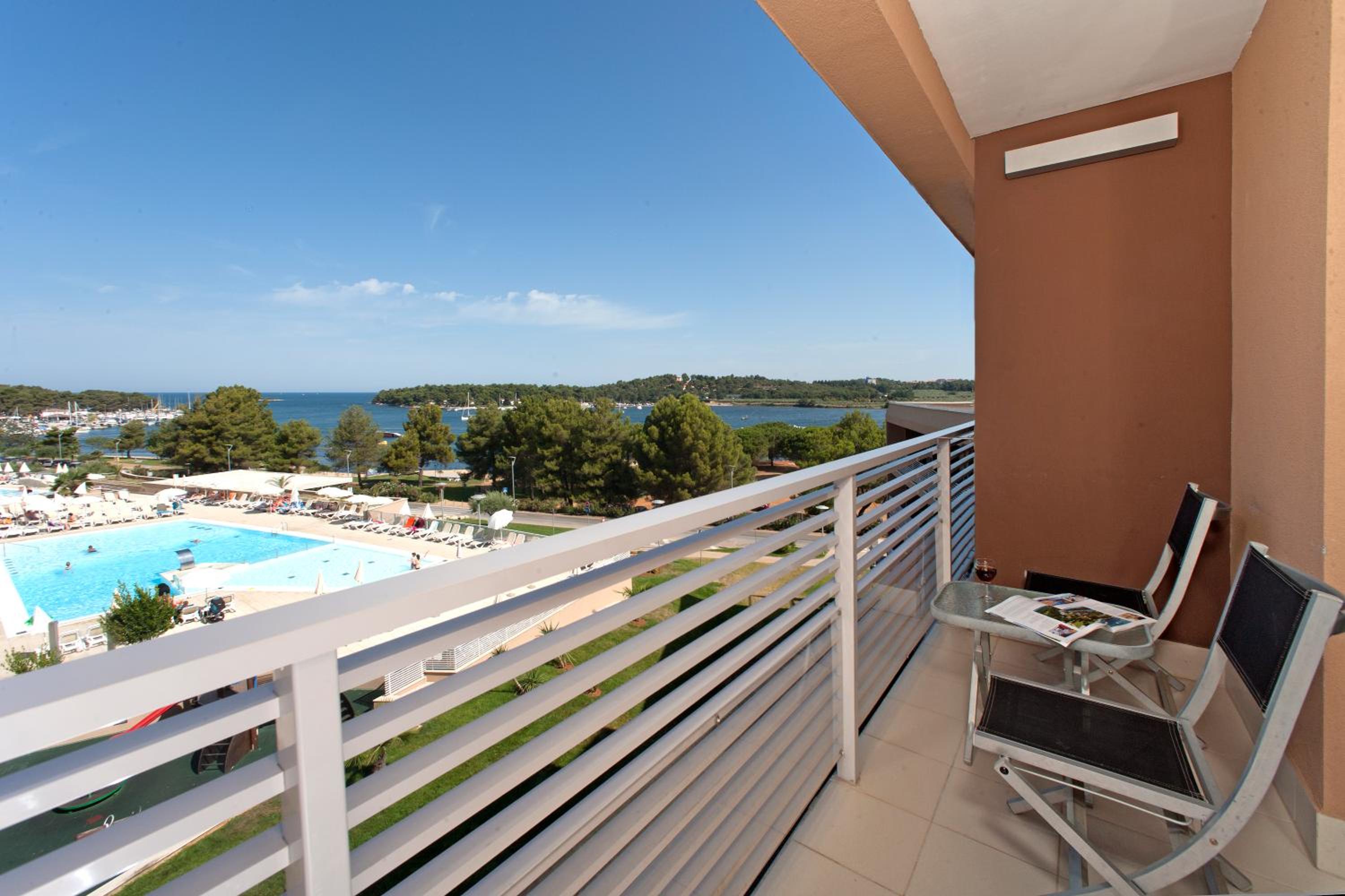 Premium Room with Balcony and Sea View - Photo 5