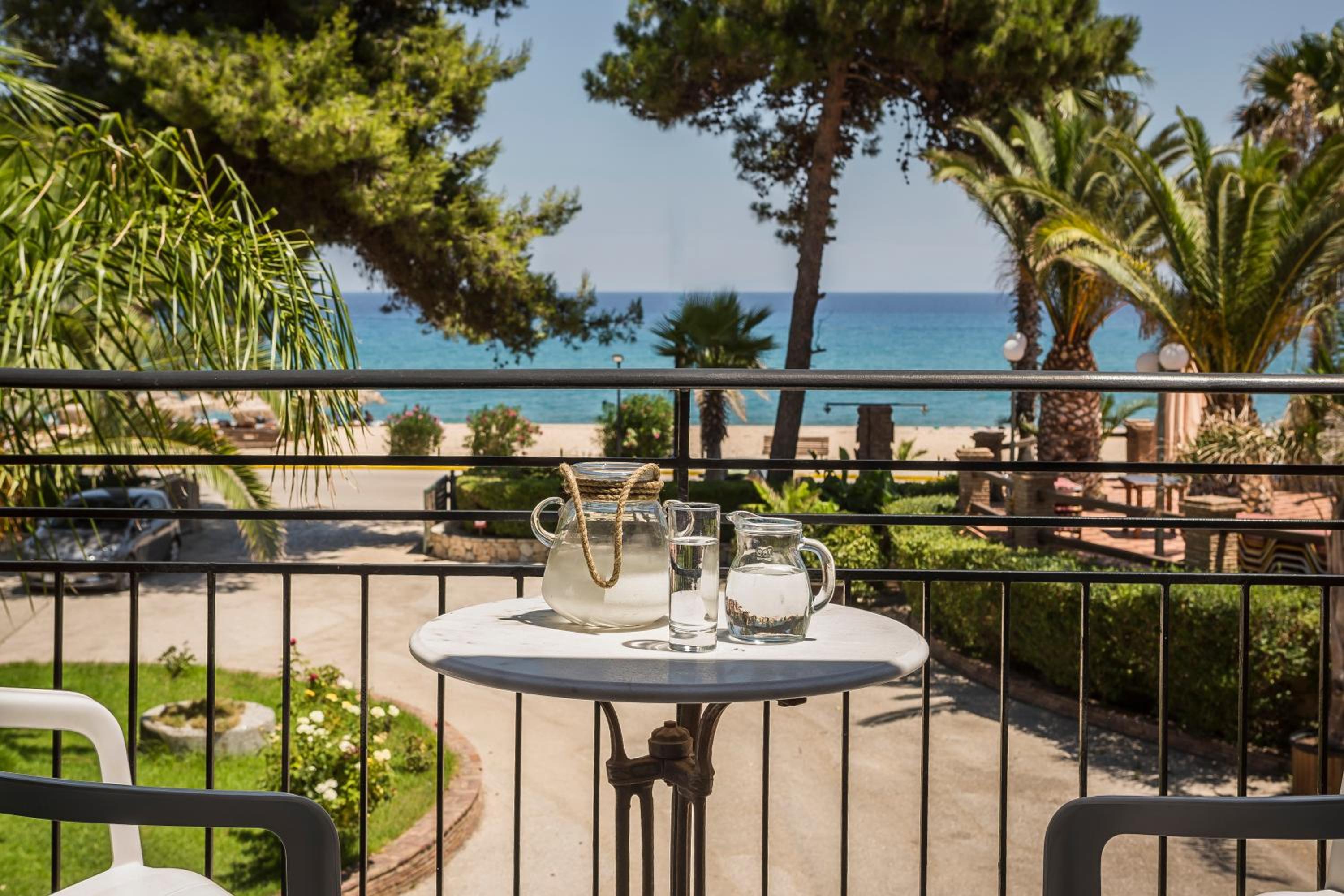 Superior Room with Sea View - Photo 4