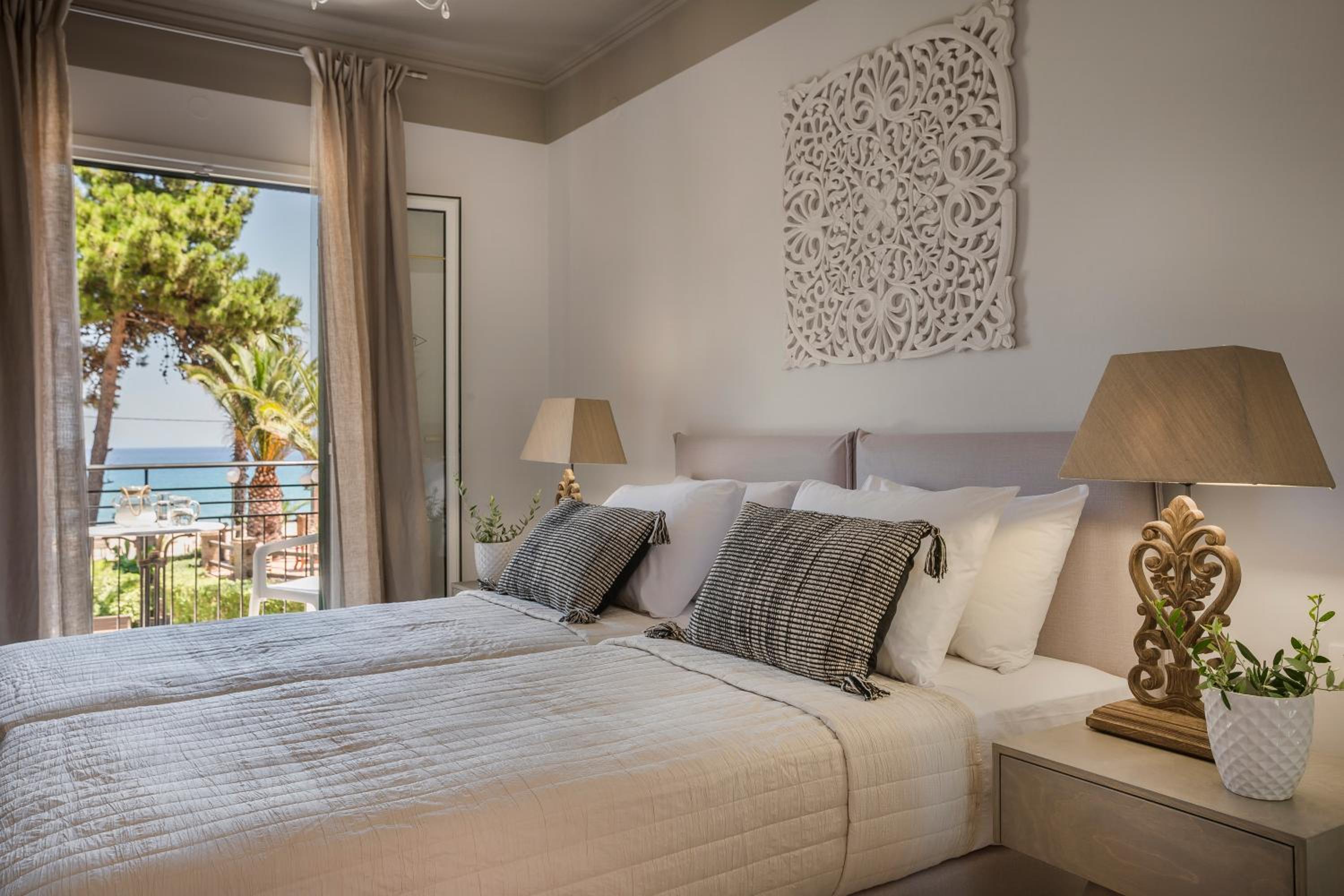 Superior Room with Sea View - Photo 2