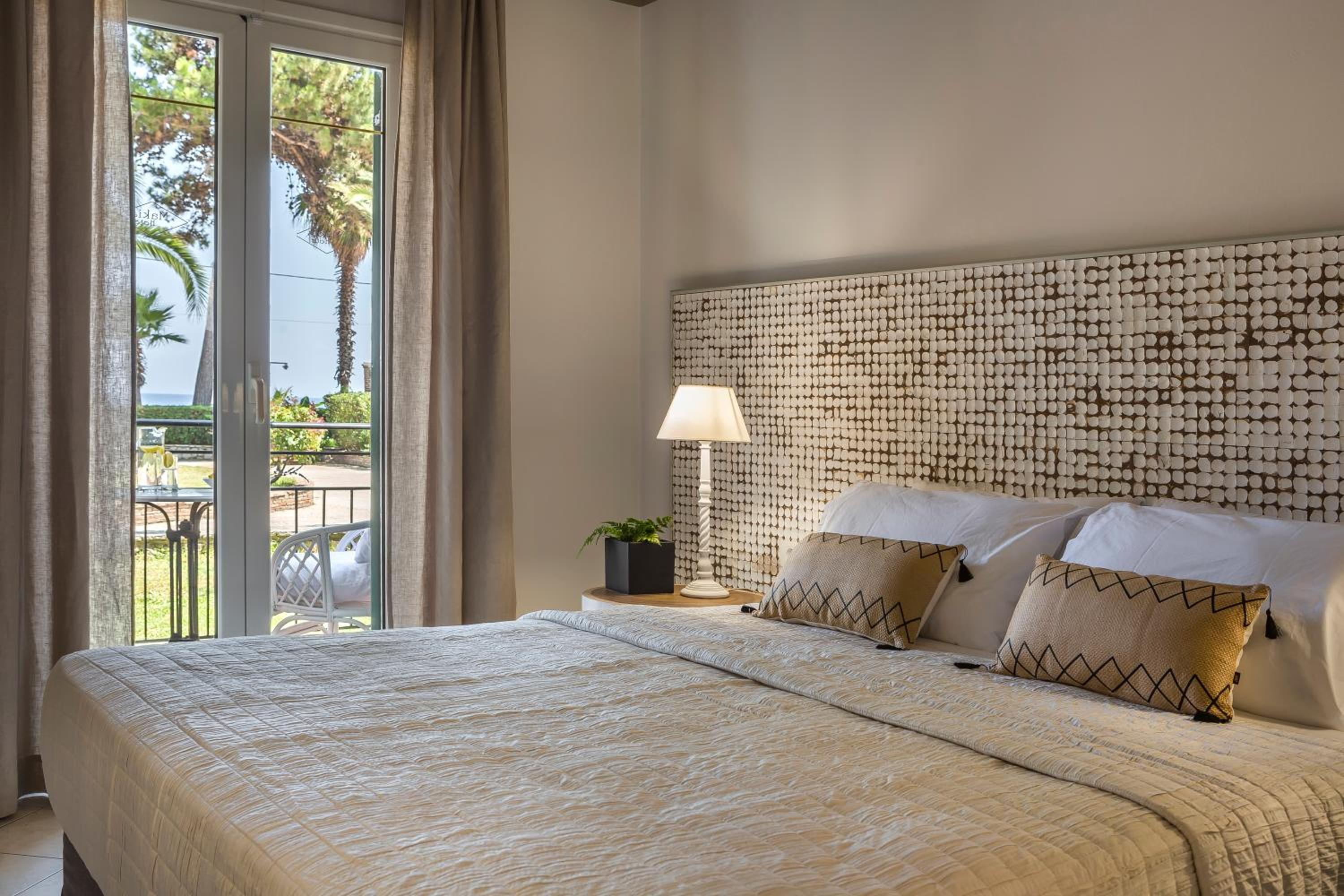 Superior Room with Sea View - Photo 8