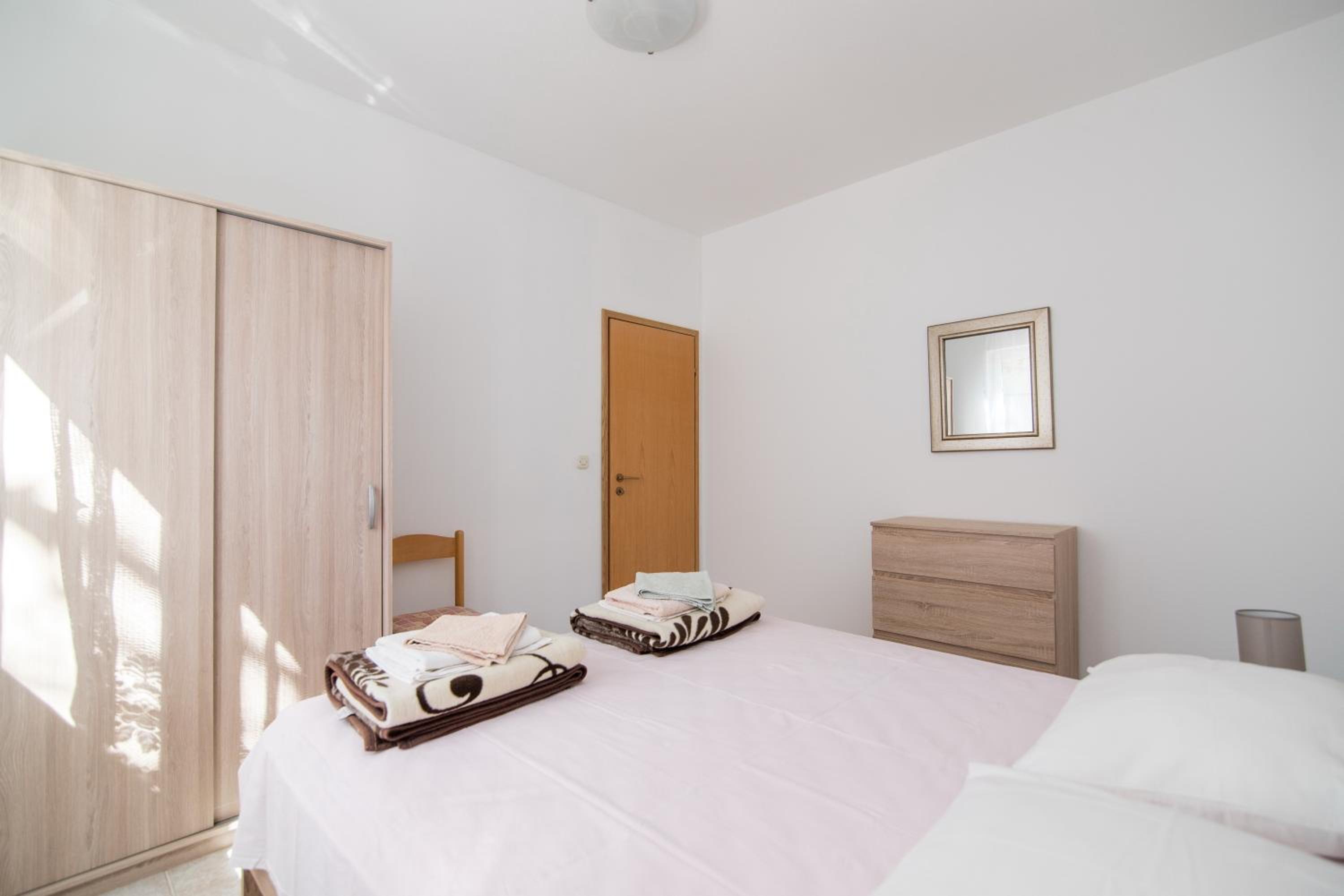 Three-Bedroom Apartment with Terrace photo 3