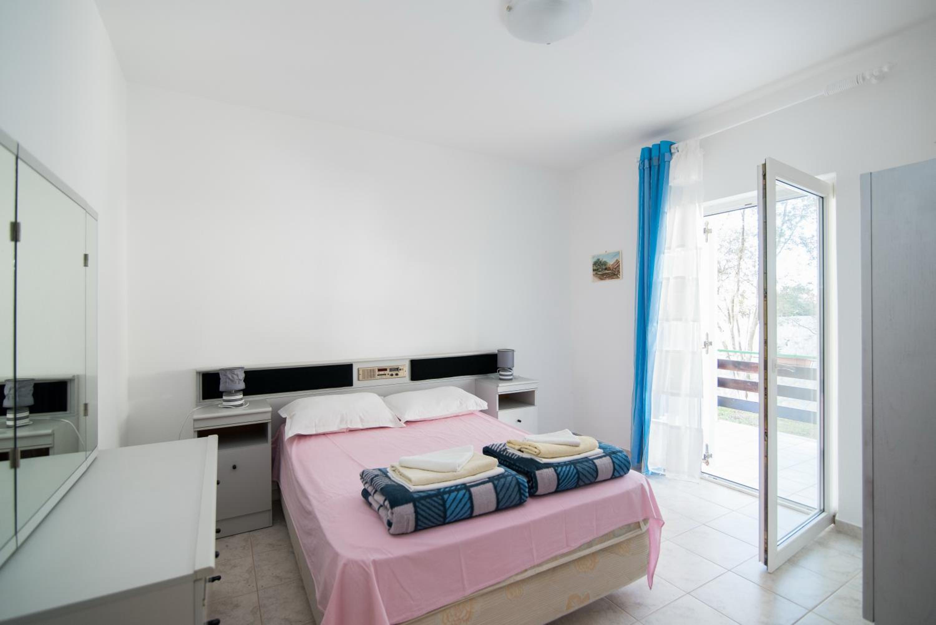 Three-Bedroom Apartment with Terrace photo 2