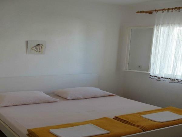 Standard Two Bedroom Apartment with Terrace and Garden View photo 3