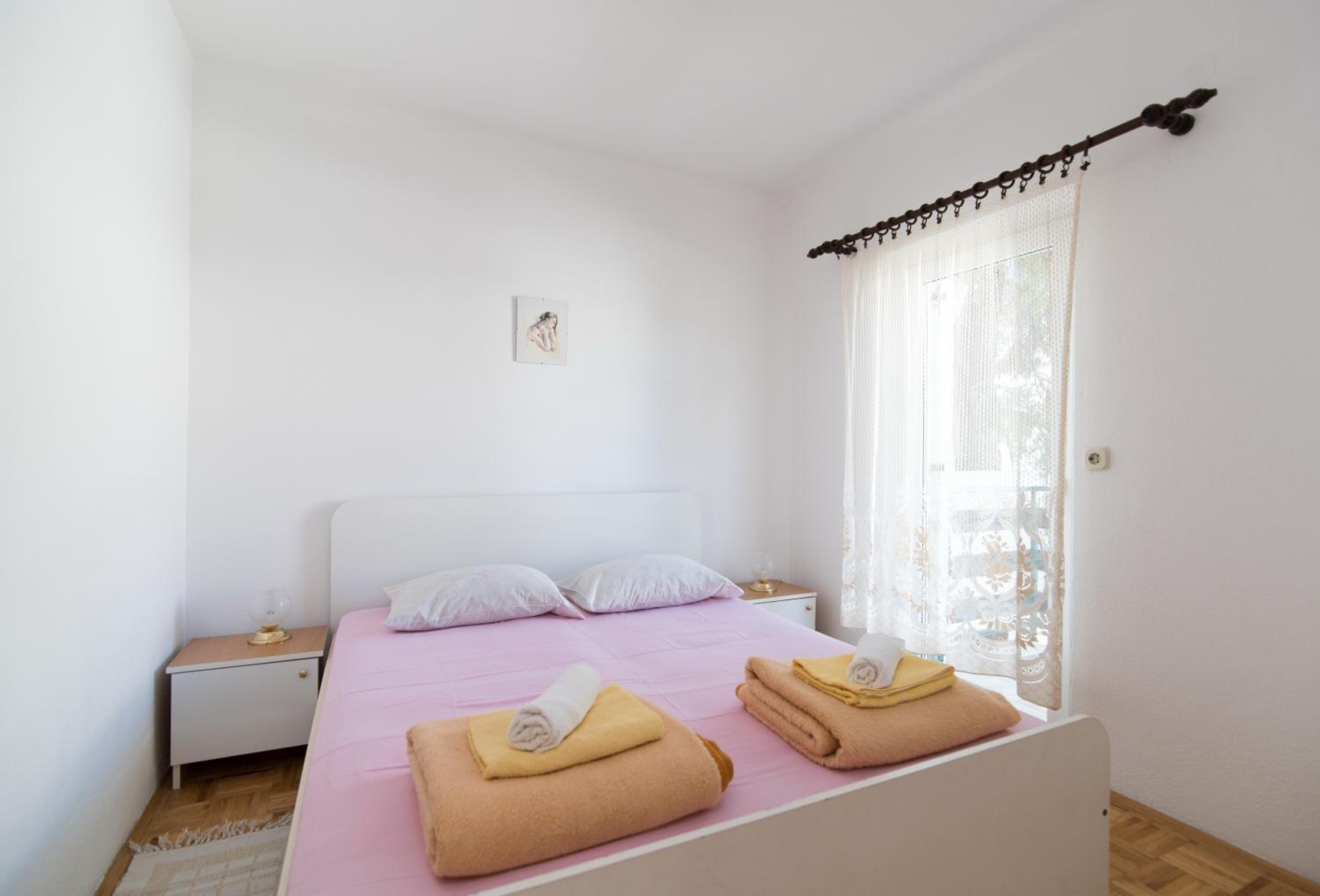 Comfort Two Bedroom Apartment with Terrace and Garden View photo 1