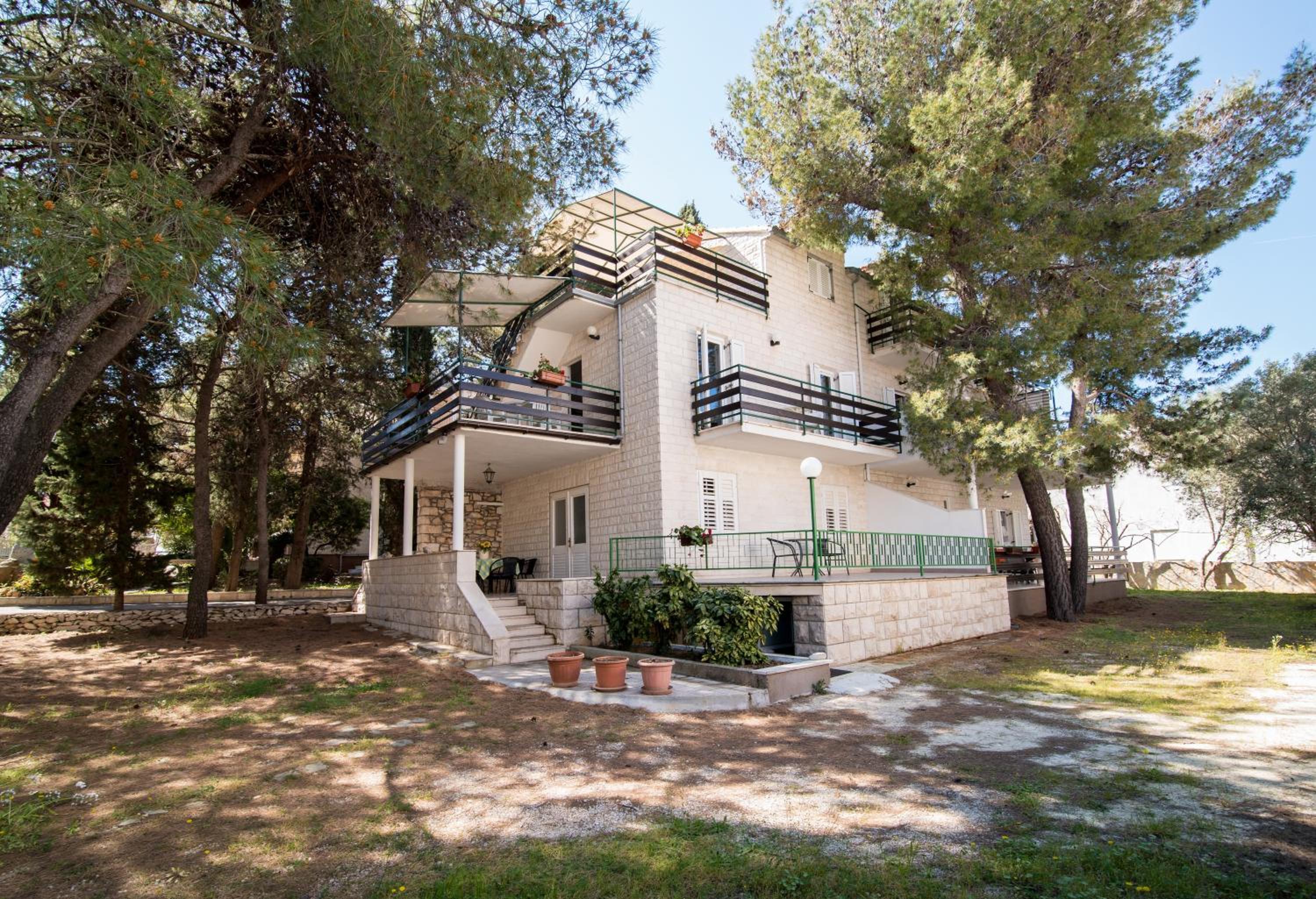 Comfort Two Bedroom Apartment with Terrace photo 3