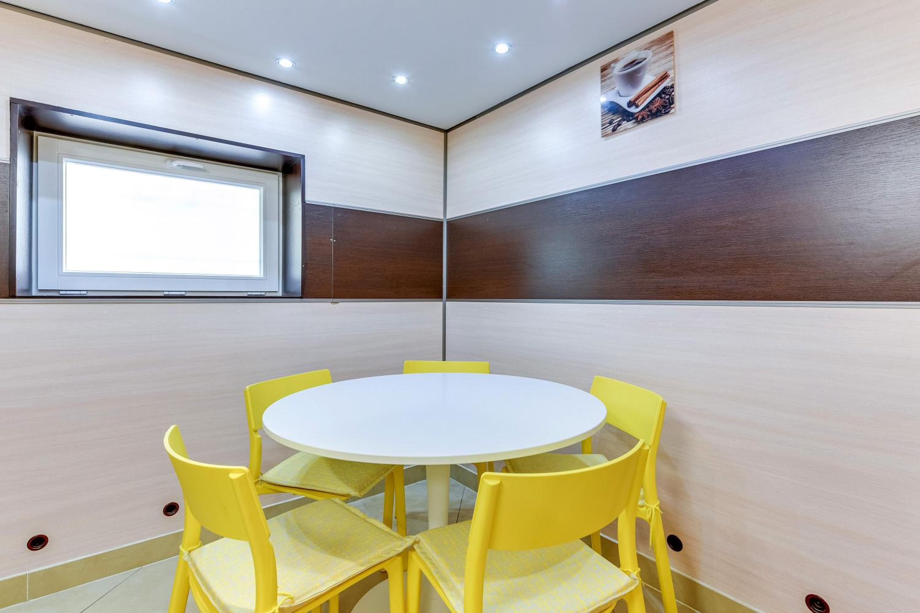 Apartment - Split Level - Photo 11