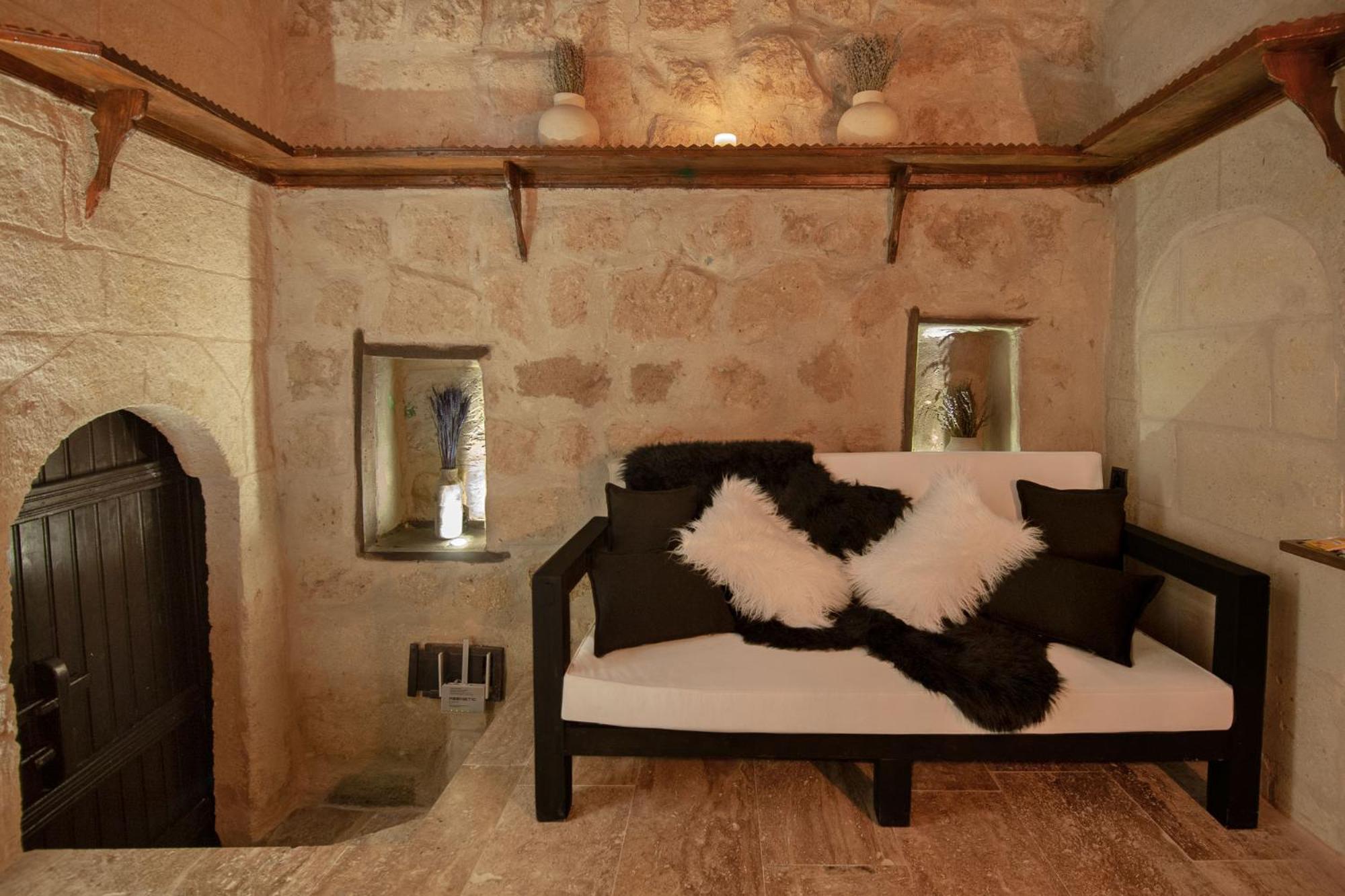 Deluxe Double Room with Bath photo 2