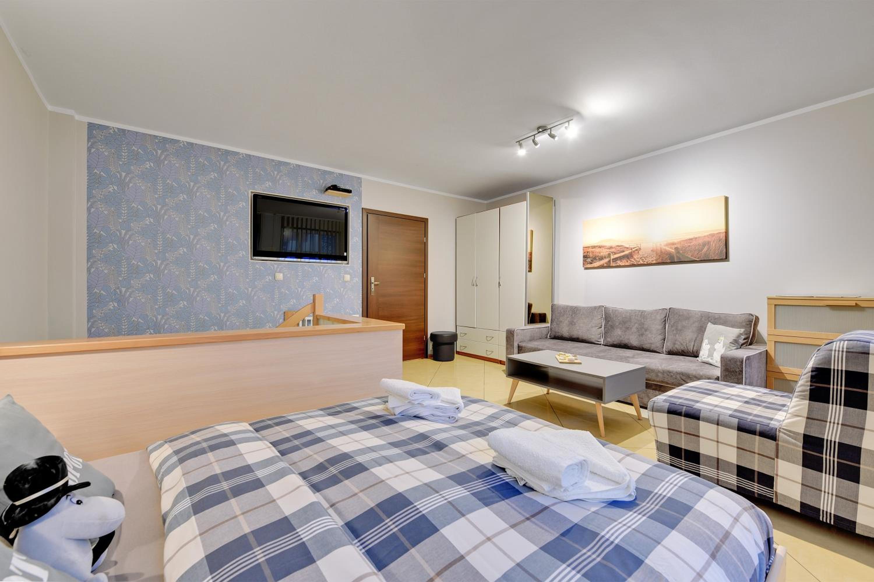 Apartment - Split Level - Photo 4