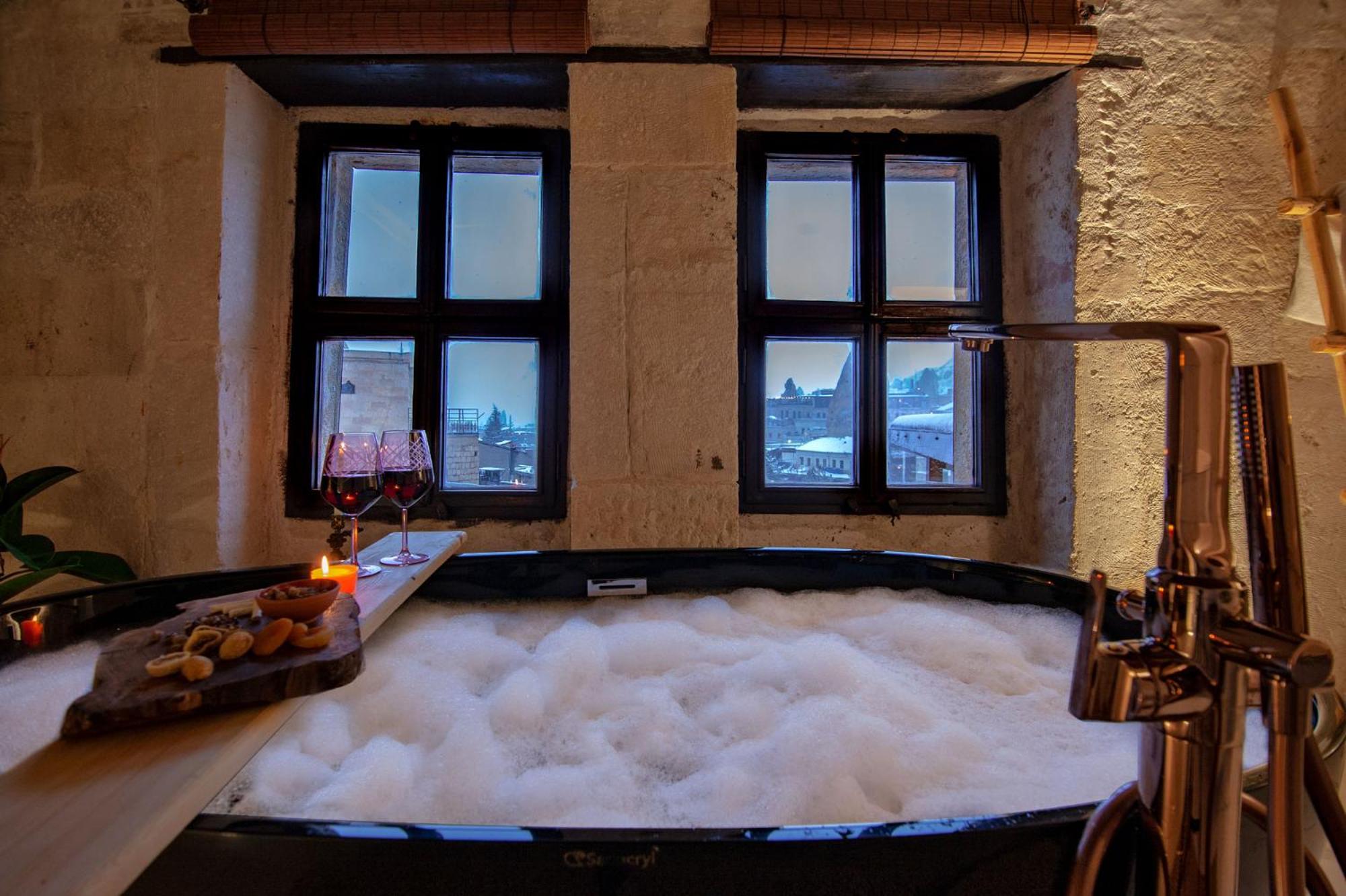 Deluxe Double Room with Bath photo 3