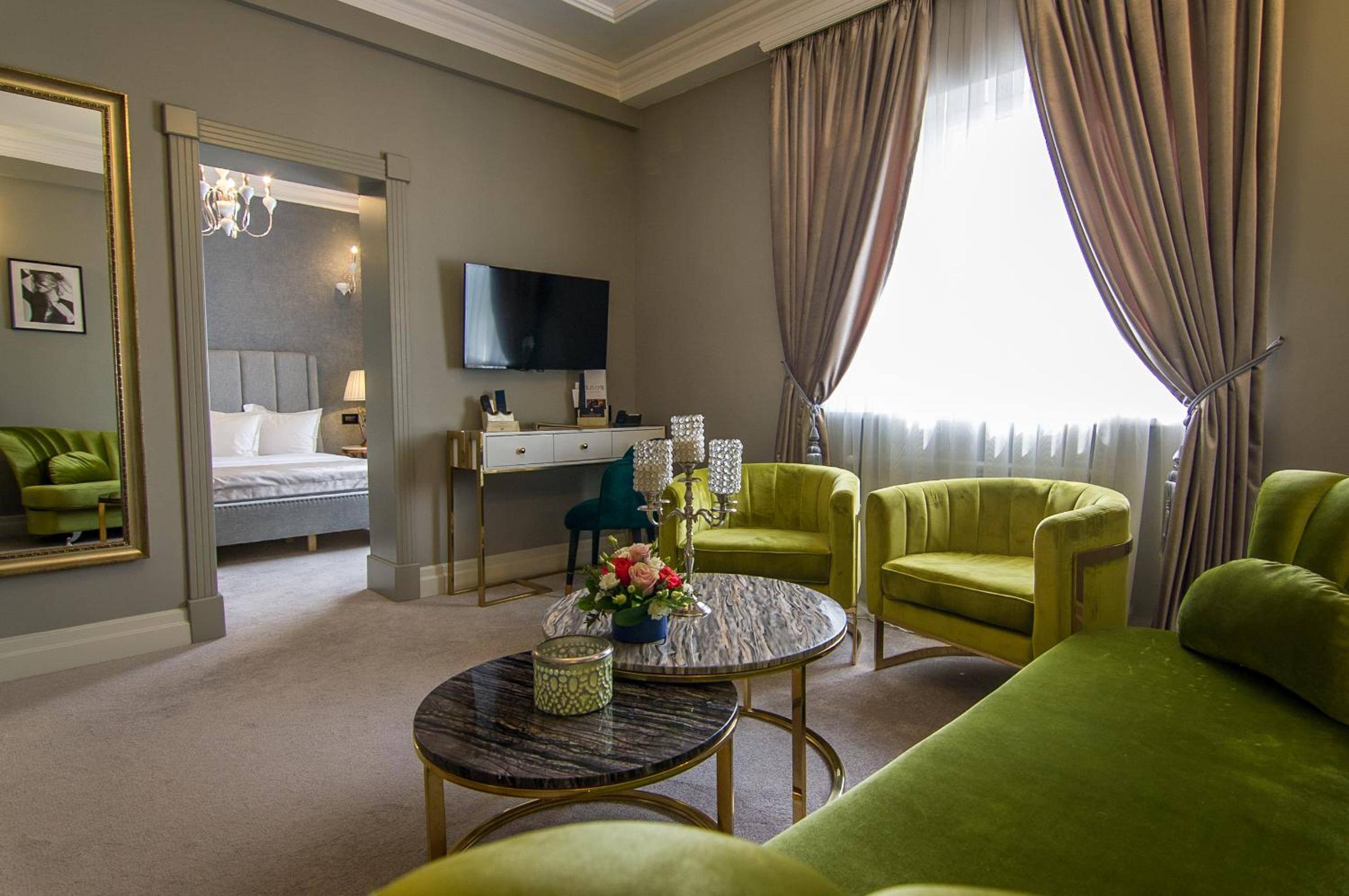 Executive Suite - Photo 24