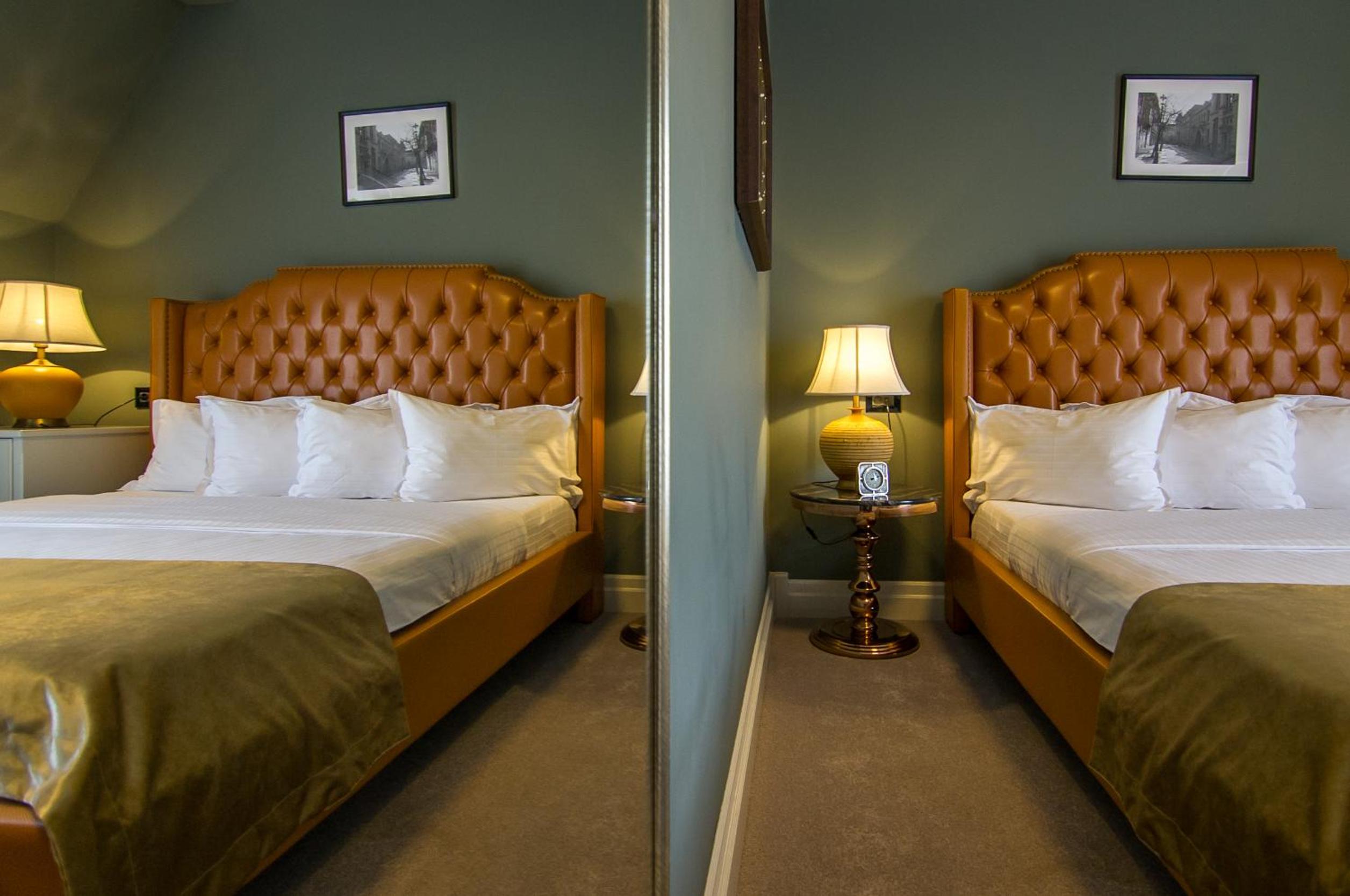 Deluxe King Room - Photo 11