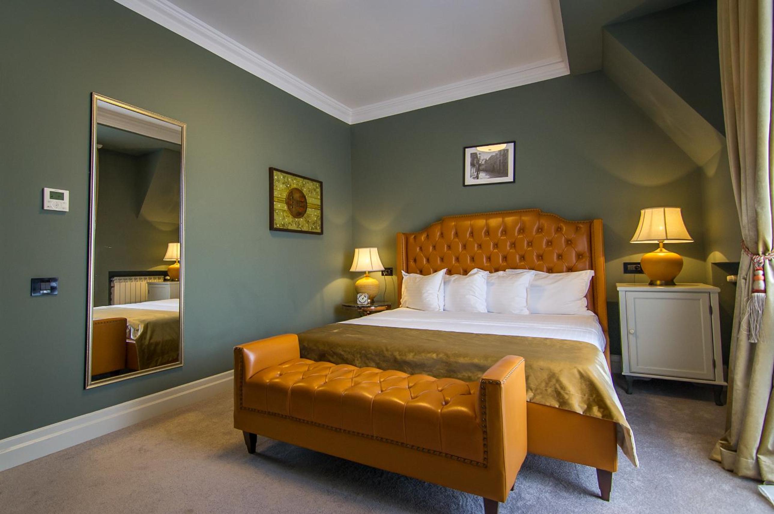 Deluxe King Room - Photo 10