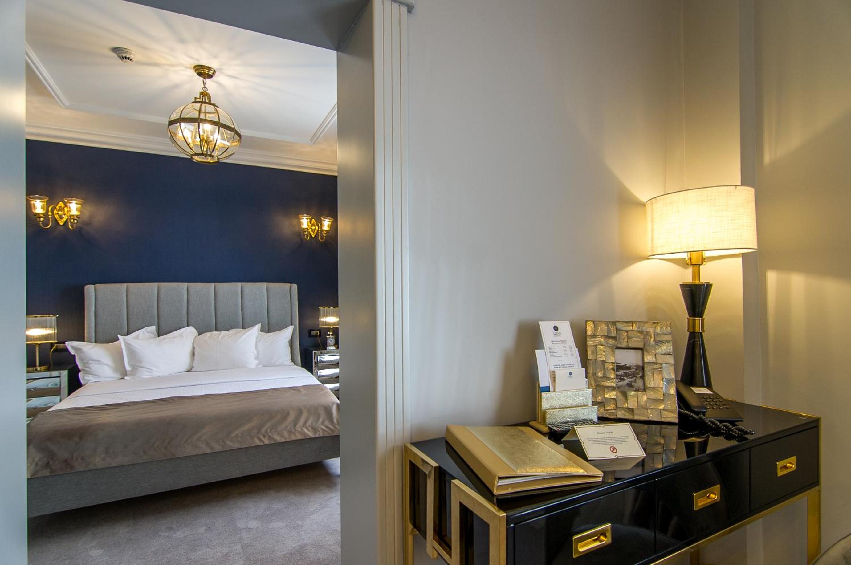 Executive Suite - Photo 22
