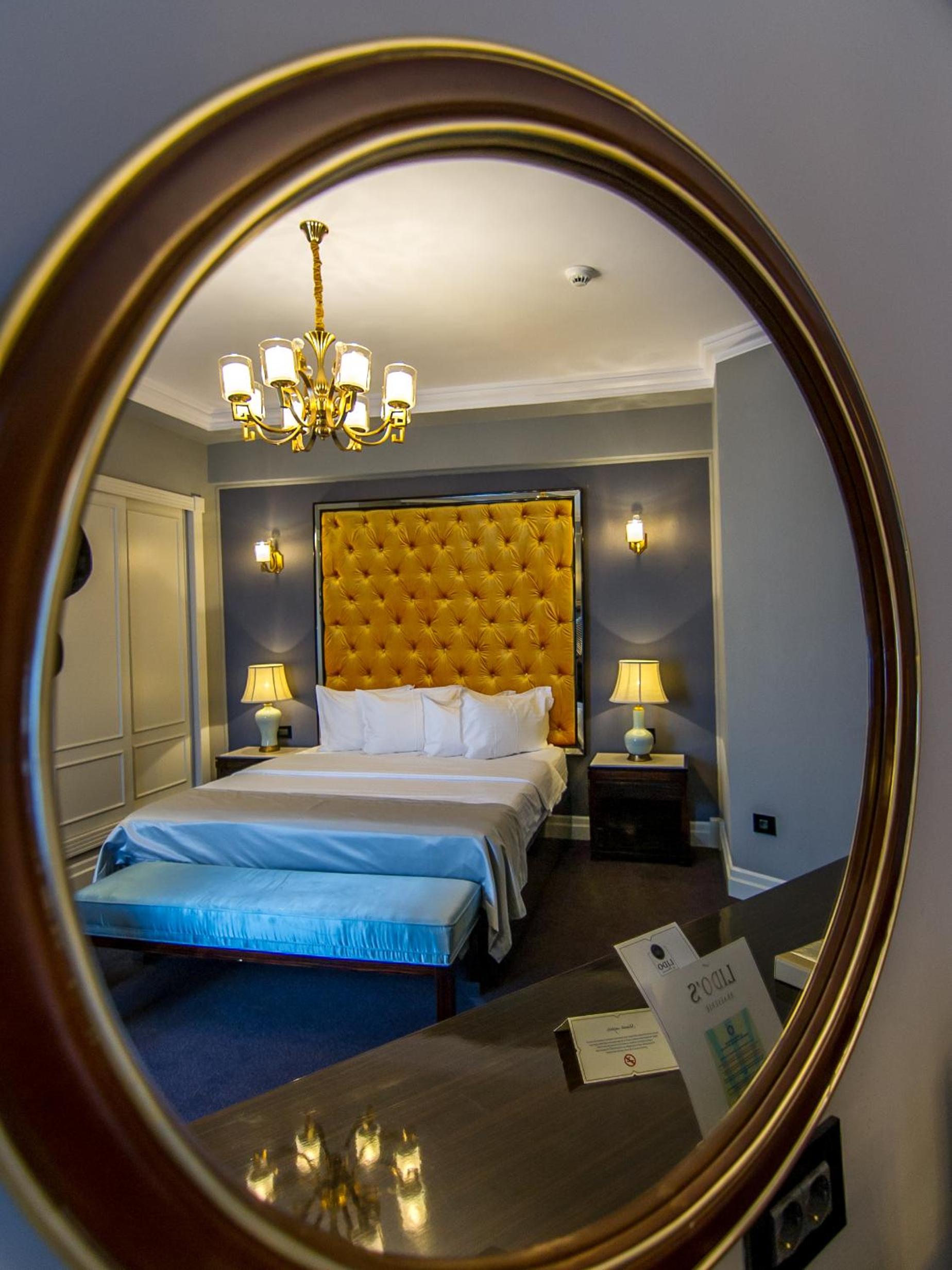 Deluxe King Room - Photo 12