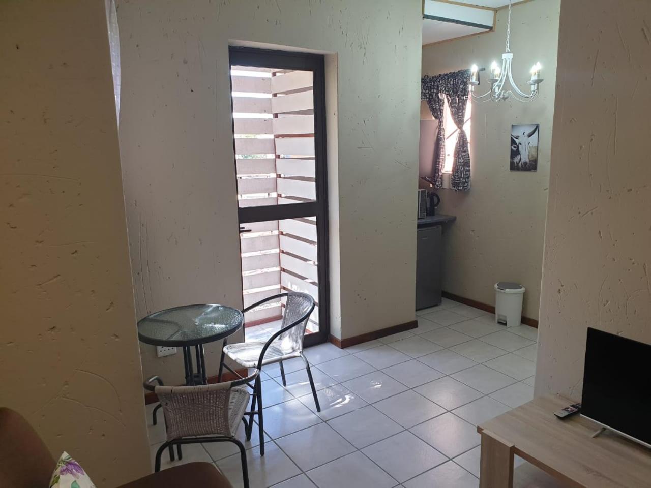 One-Bedroom Apartment - Photo 2