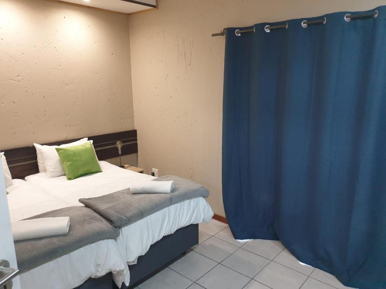 One-Bedroom Apartment - Photo 6