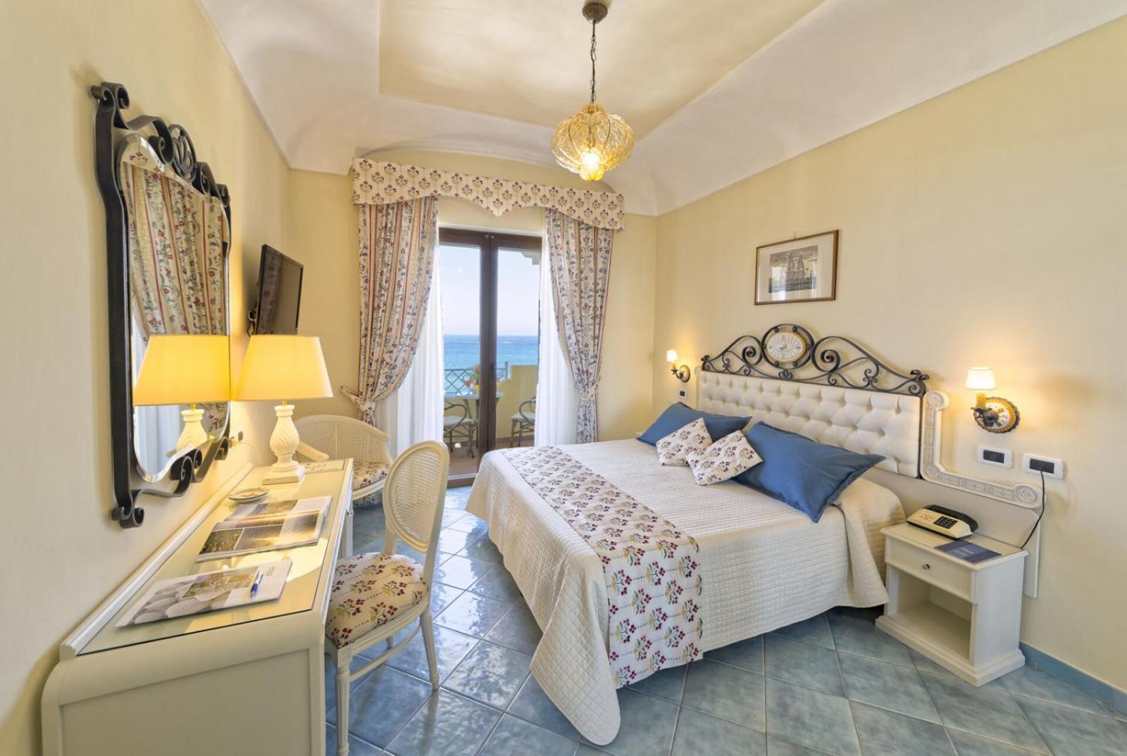 Double or Twin Room with Sea View