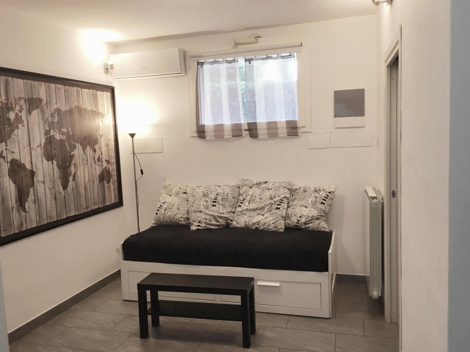 One-Bedroom Apartment - Basement photo 1