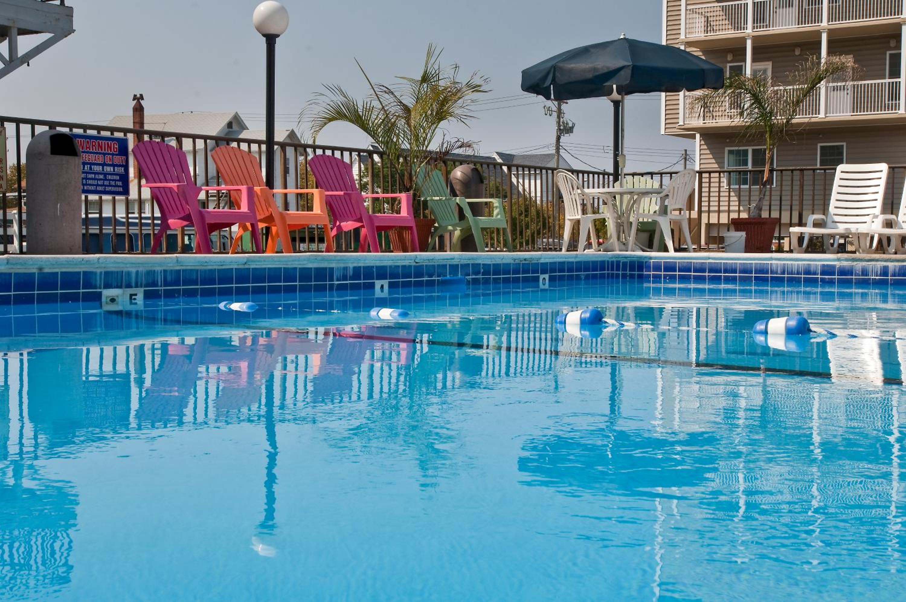 Double Room with Two King Beds with Pool View photo 3