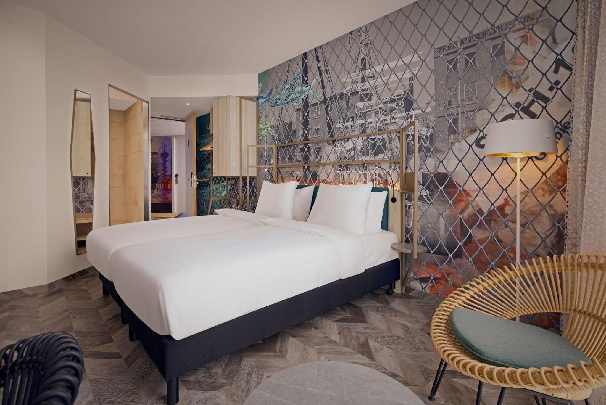 Seaview Twin Room - Photo 2