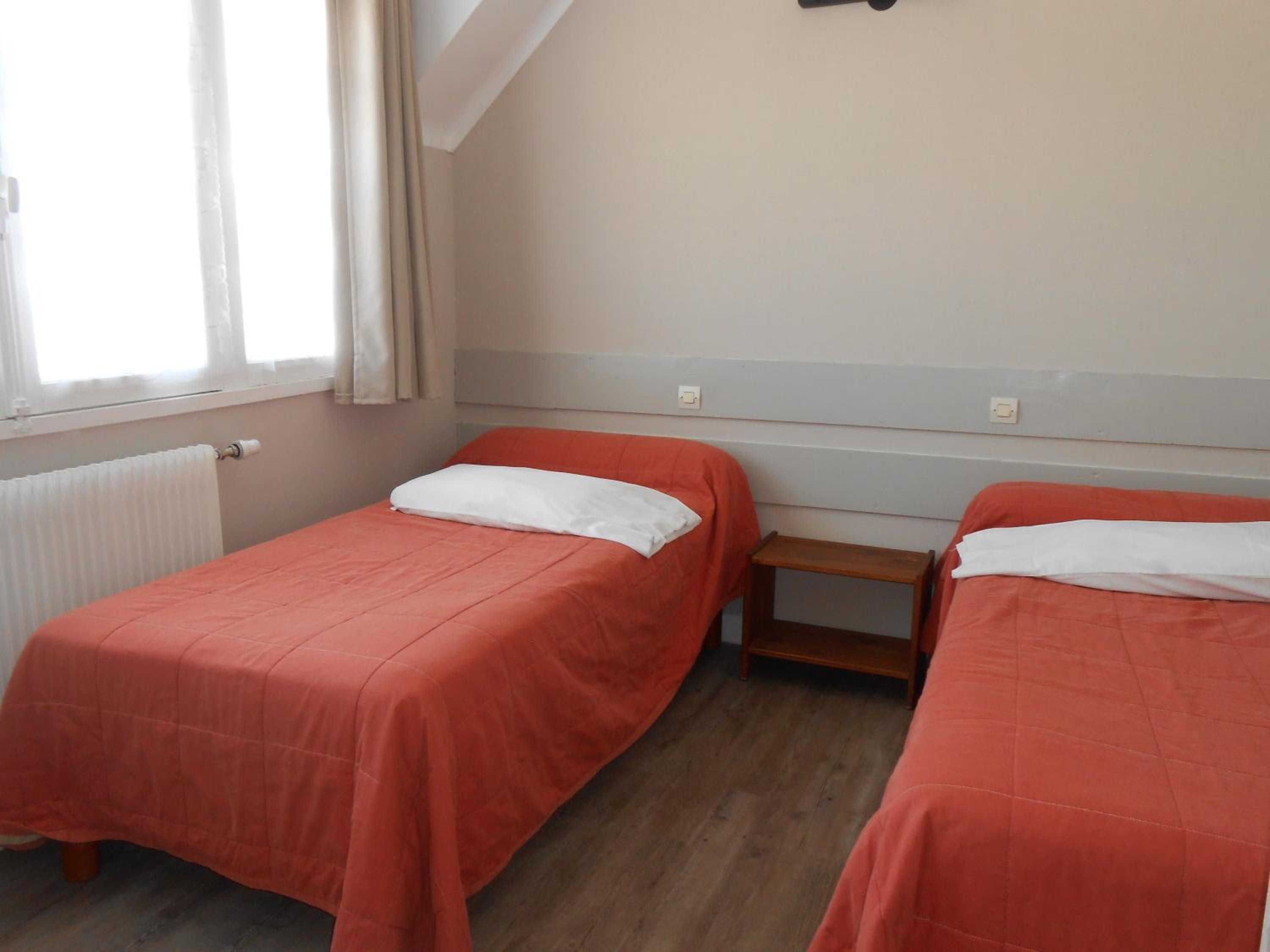 Double or Twin Room with Shared Bathroom photo 2