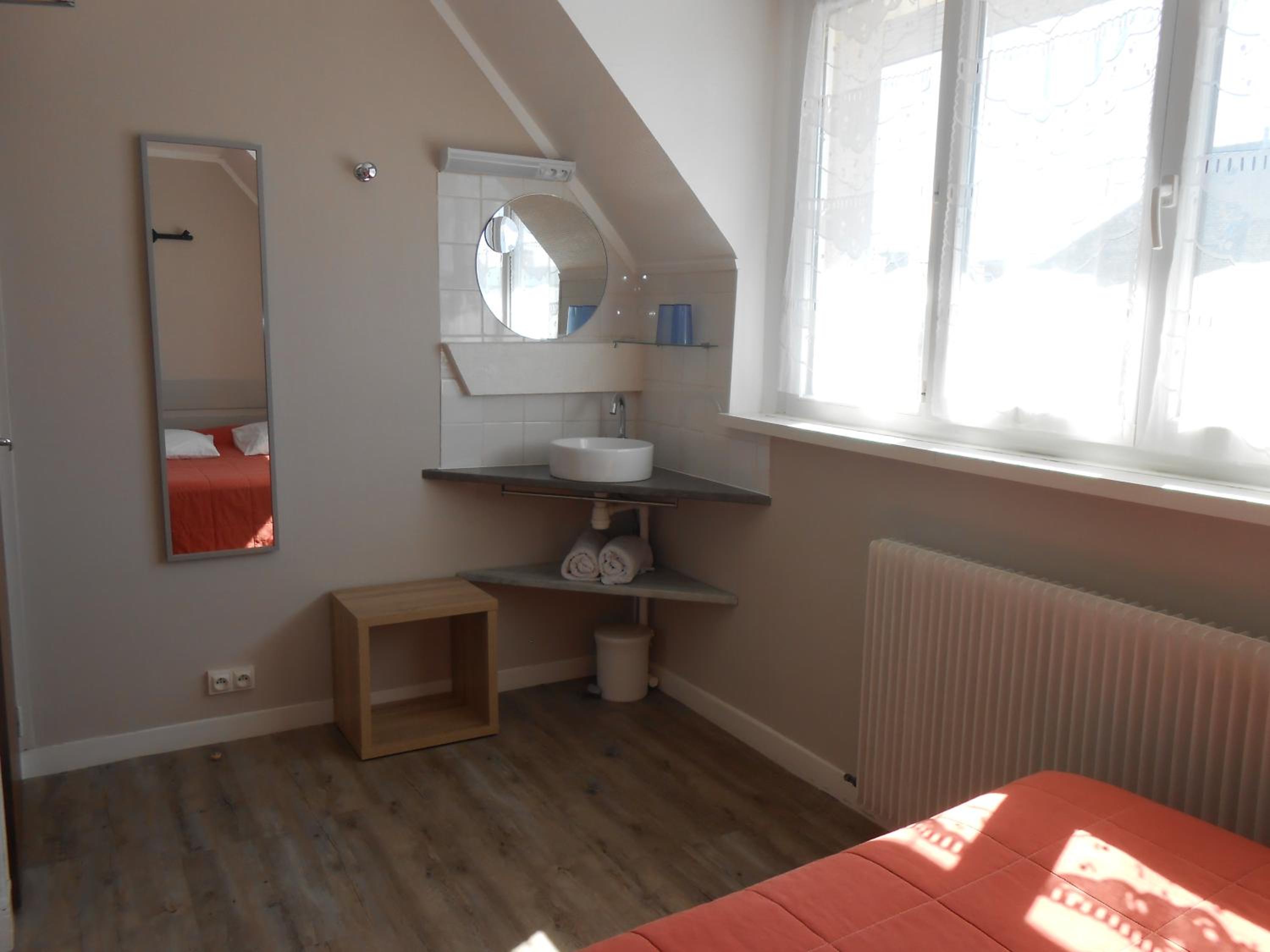 Triple Room with Shared Bathroom photo 2