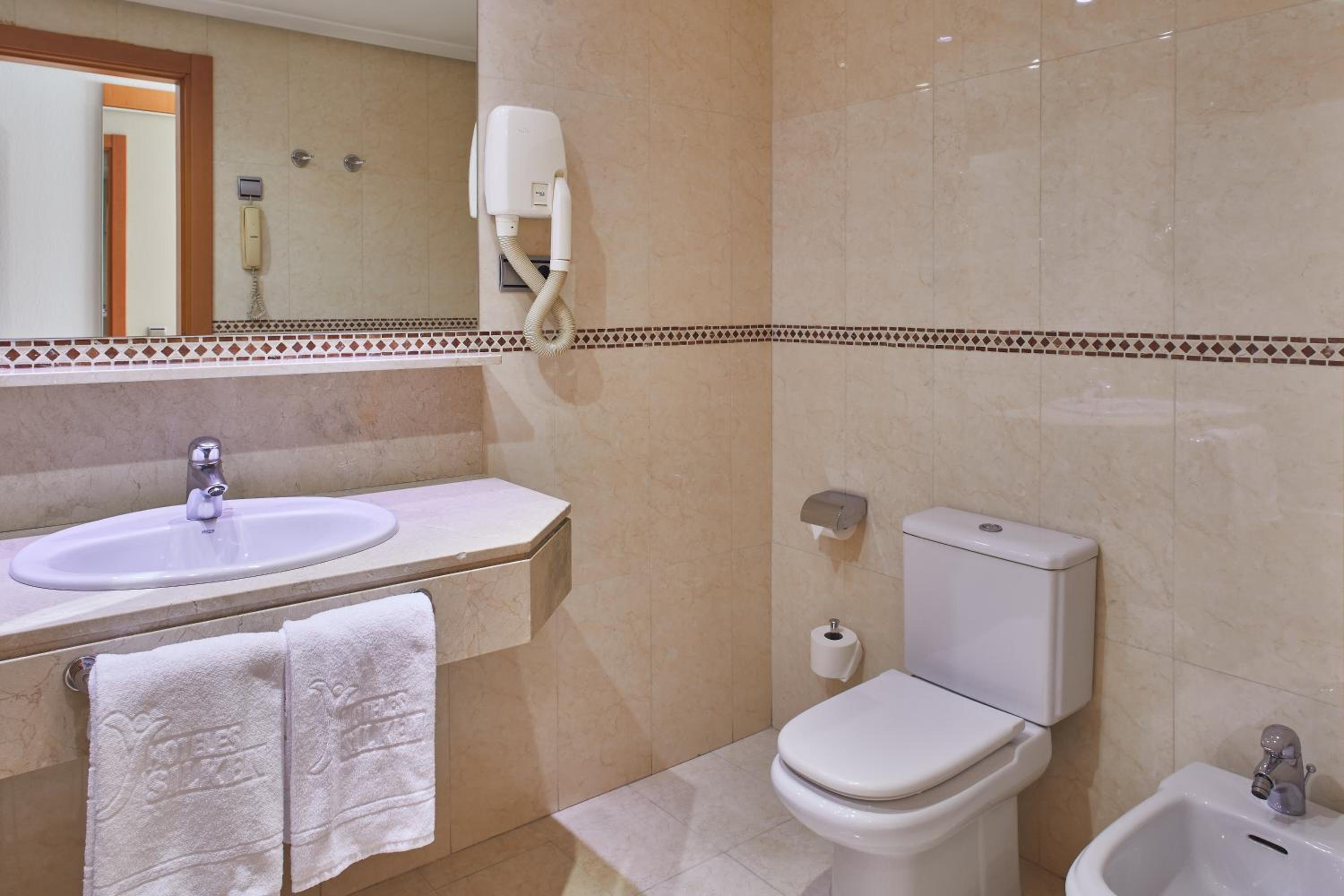 Habitación Doble o con Dos Camas con Cama Adicional