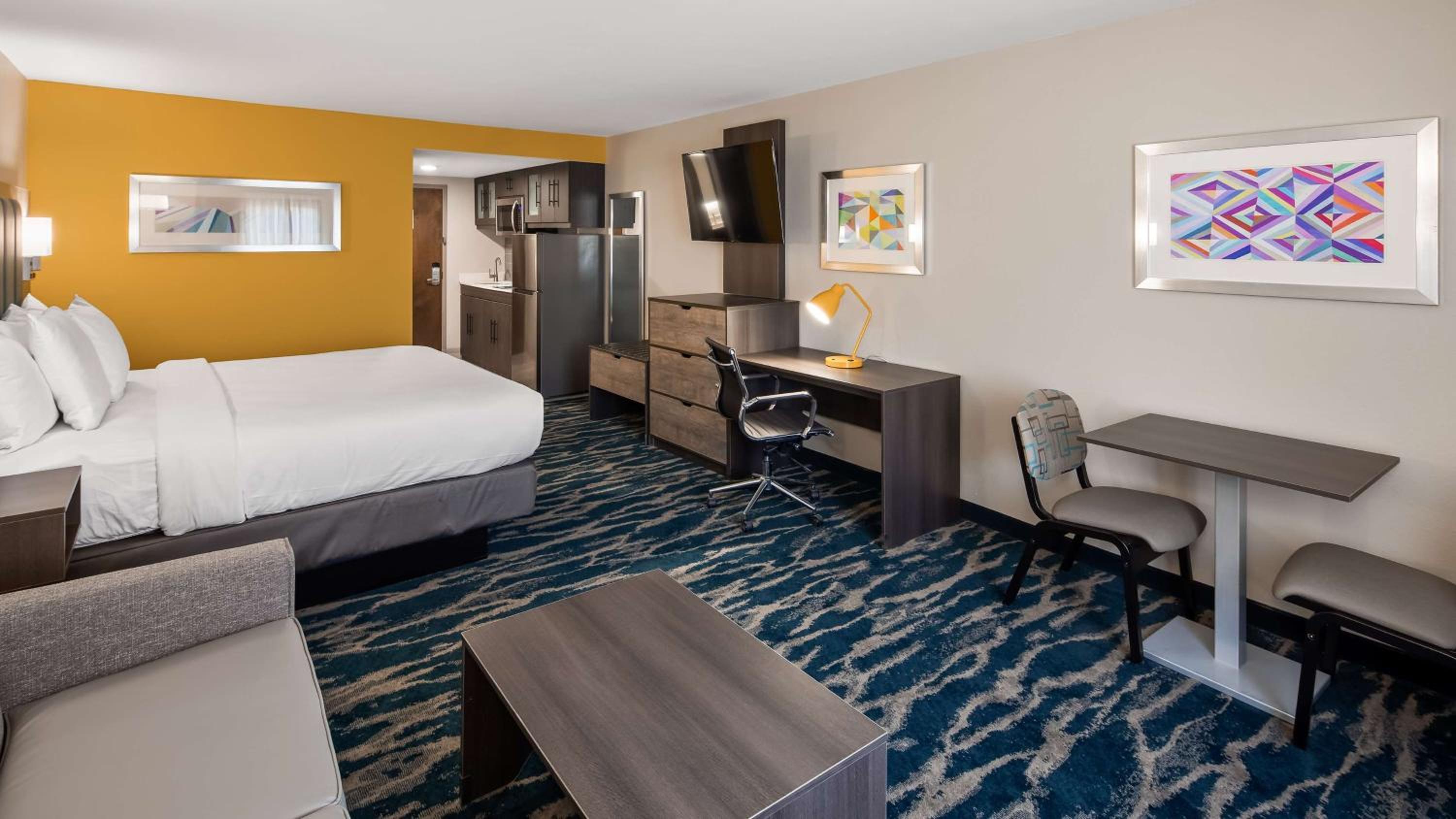 King Suite with Kitchenette - Photo 5