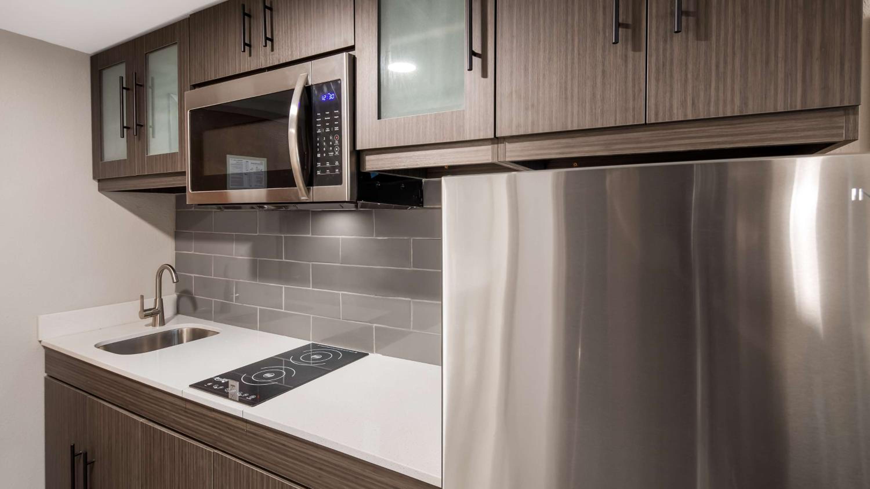 King Suite with Kitchenette - Photo 3