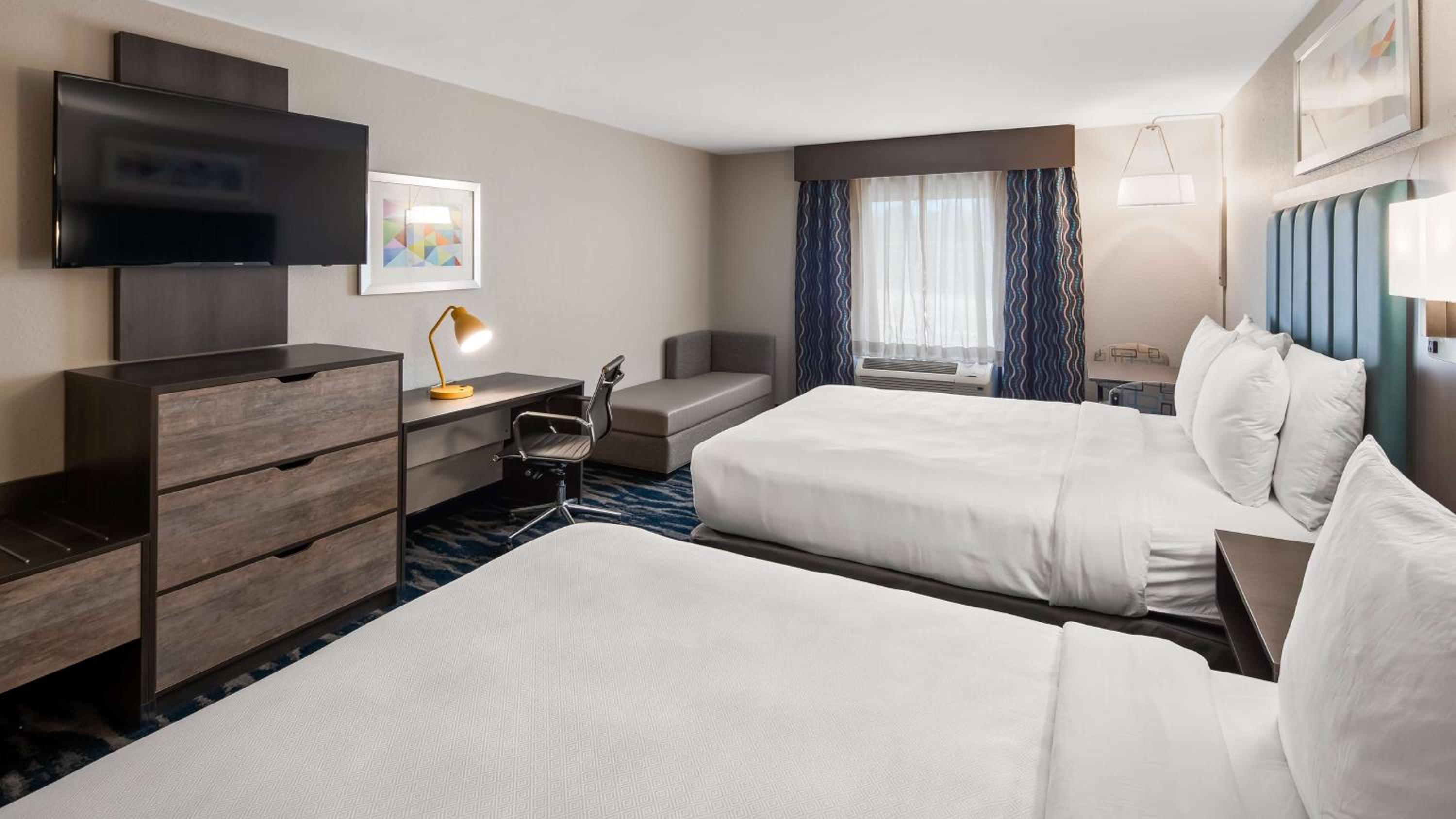 Queen Suite with Two Queen Beds - Photo 1