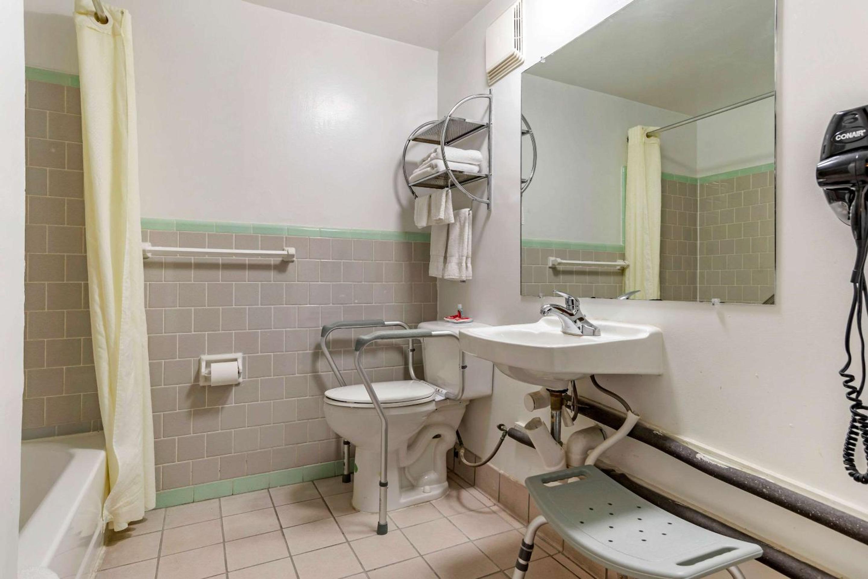 King Room - Accessible/Non-Smoking