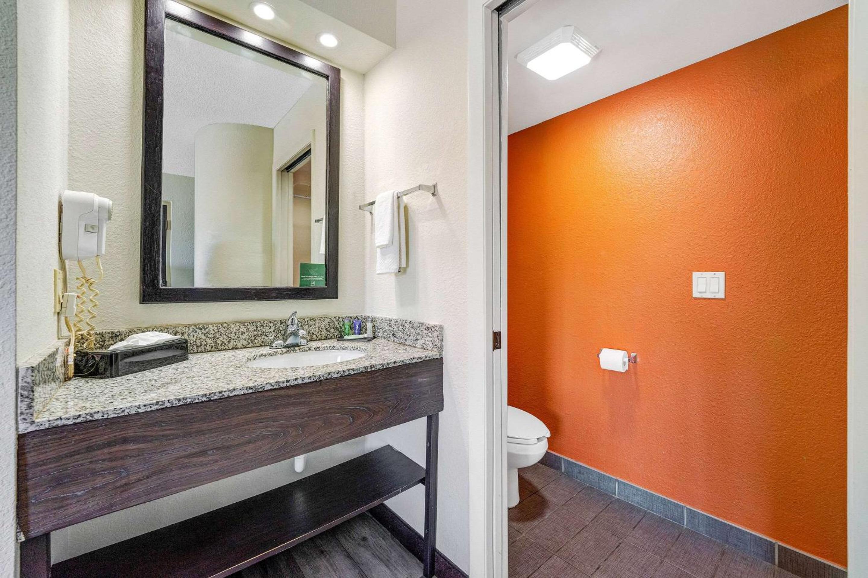 Double Room with Two Double Beds - Non-Smoking - Photo 2