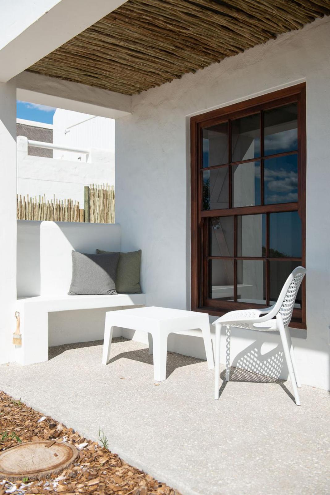 Twin Room with Sea View - Photo 8