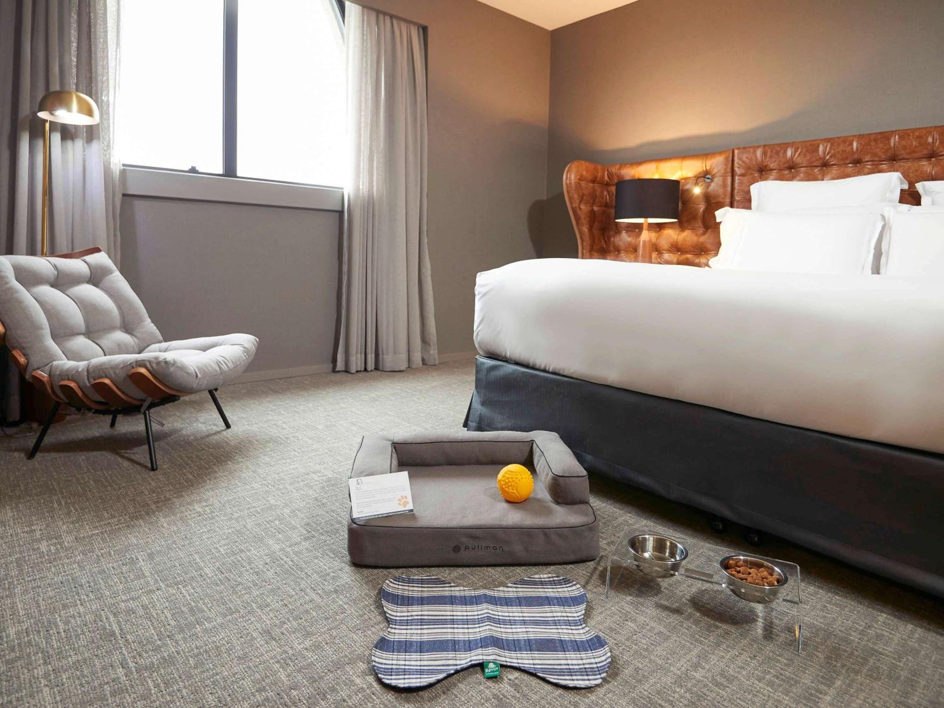Family Suite with One King and Two Single Beds thumbnail 5