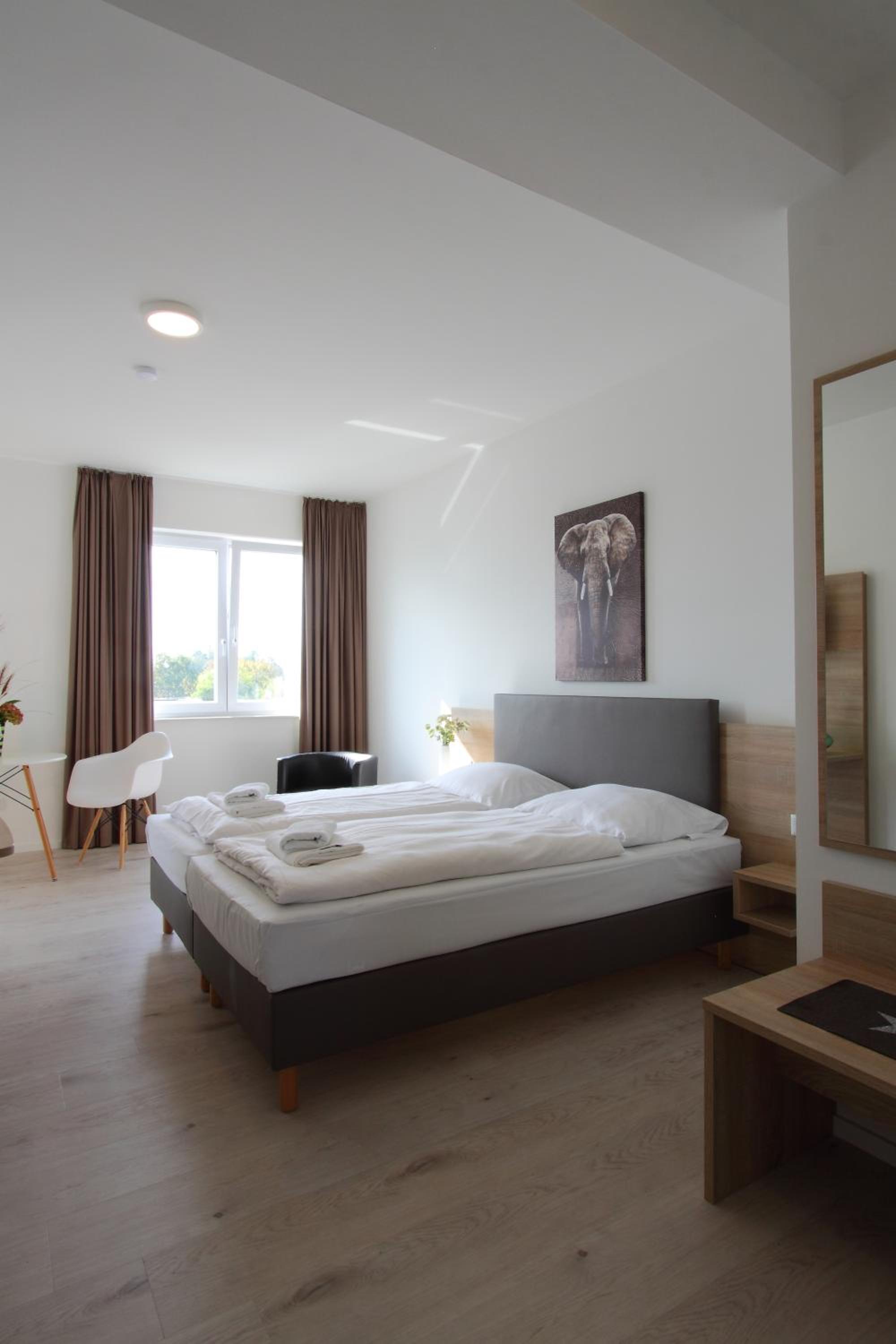 Deluxe Double Room - Photo 10