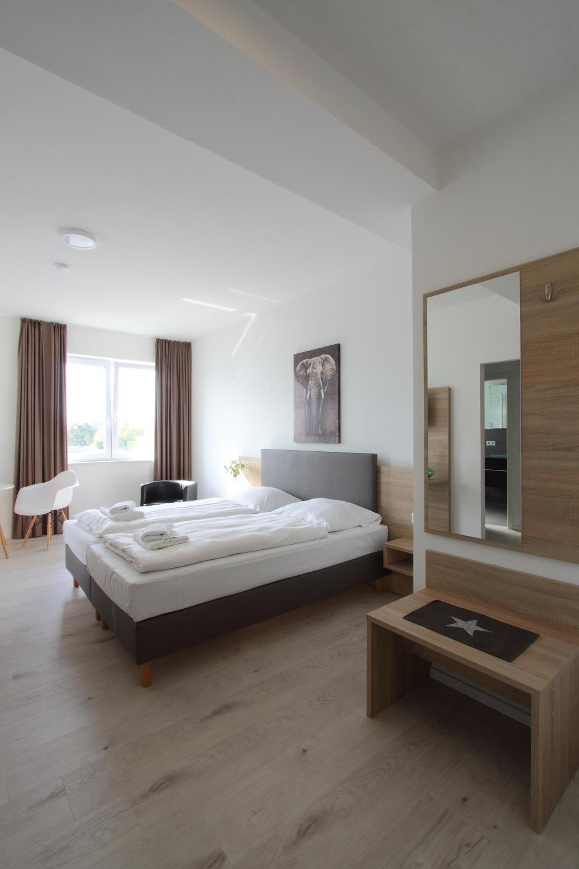 Deluxe Double Room - Photo 14