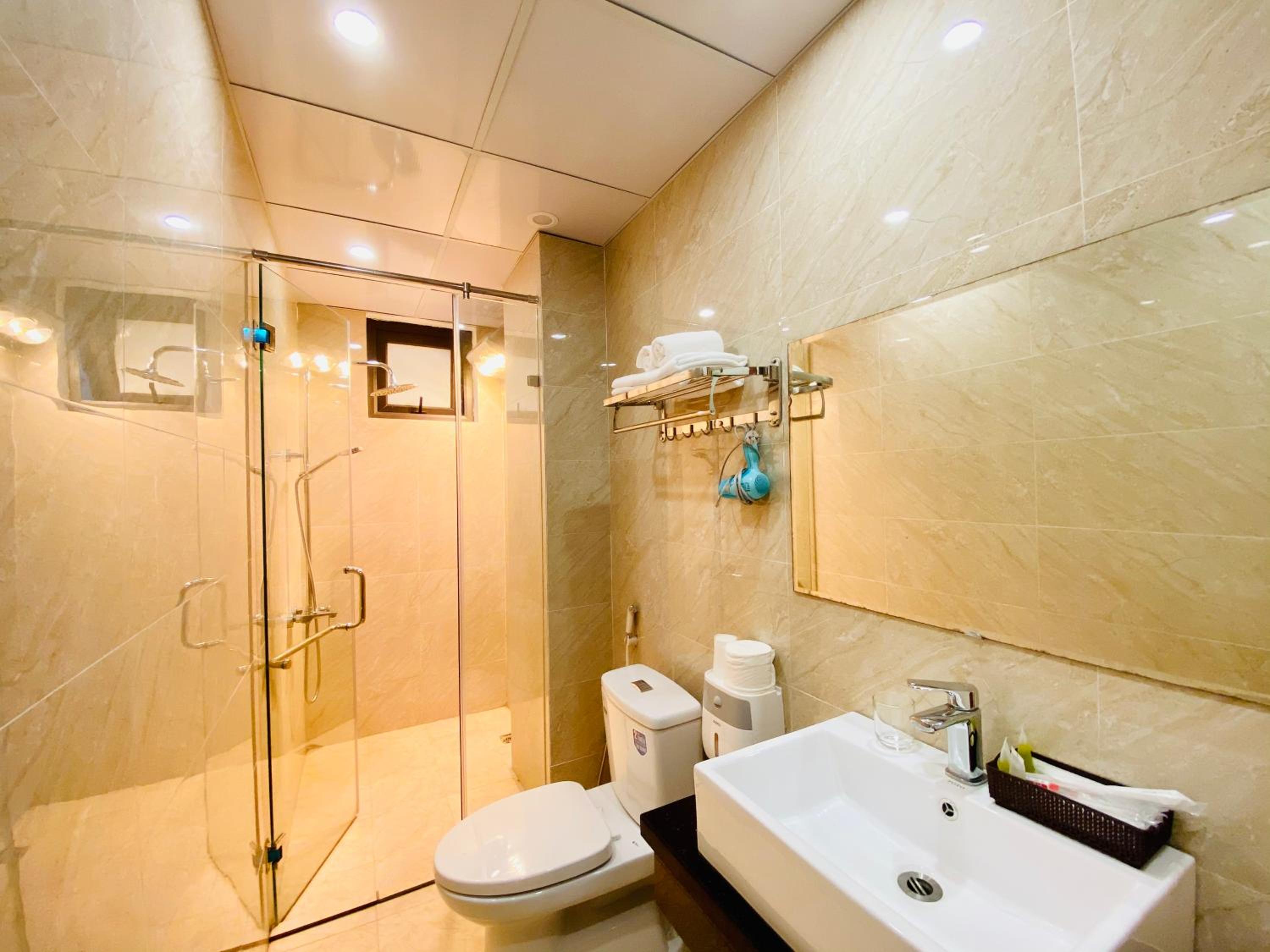 Superior Quadruple Room - Photo 3