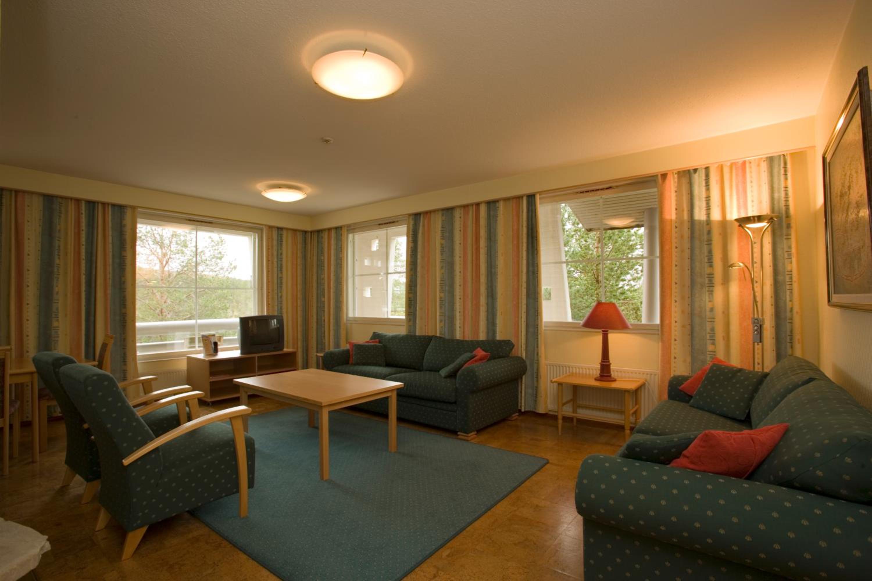 2 Bedroom Apartment - Photo 2