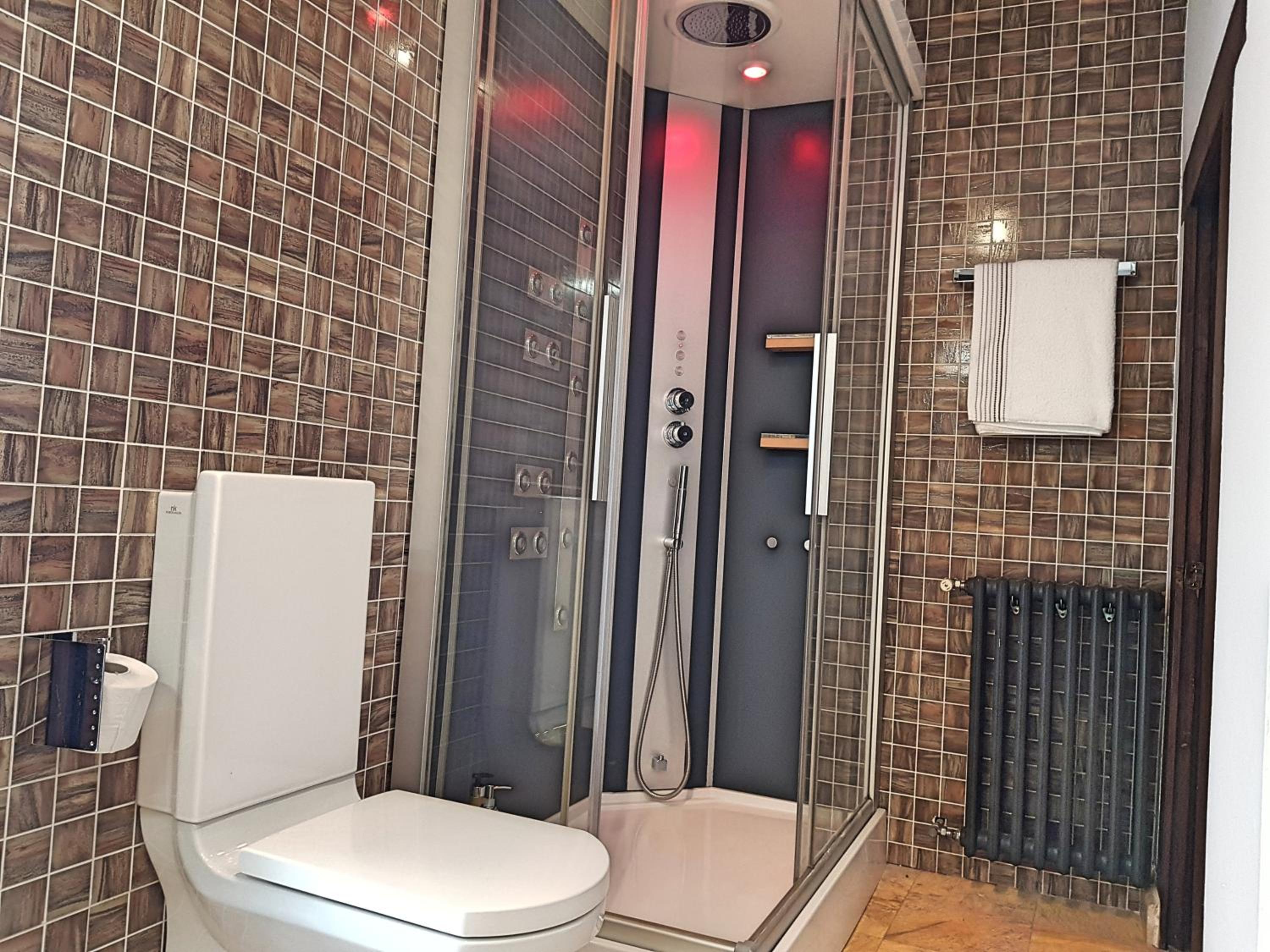 Suite with Terrace - Photo 37