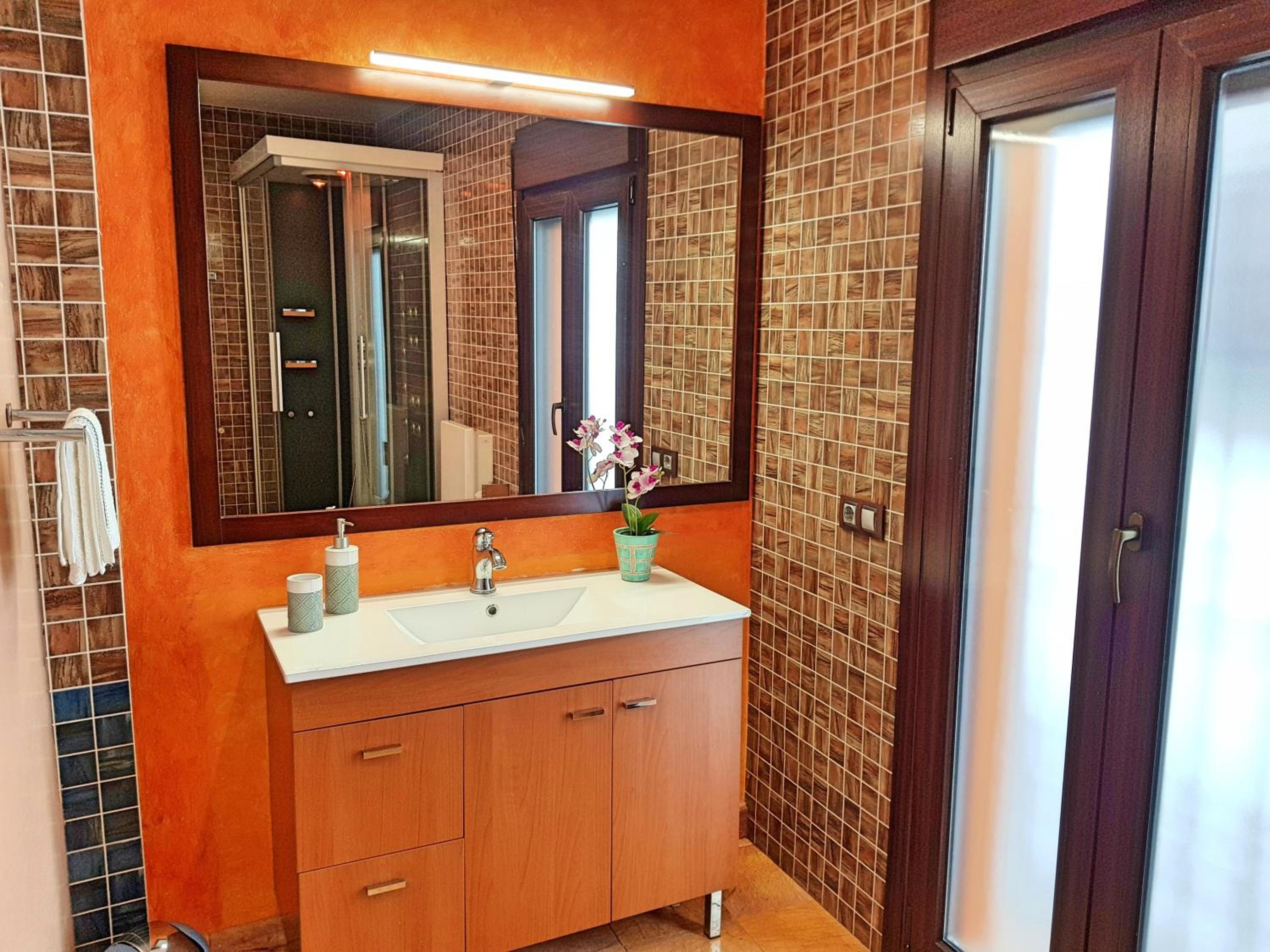 Suite with Terrace - Photo 39