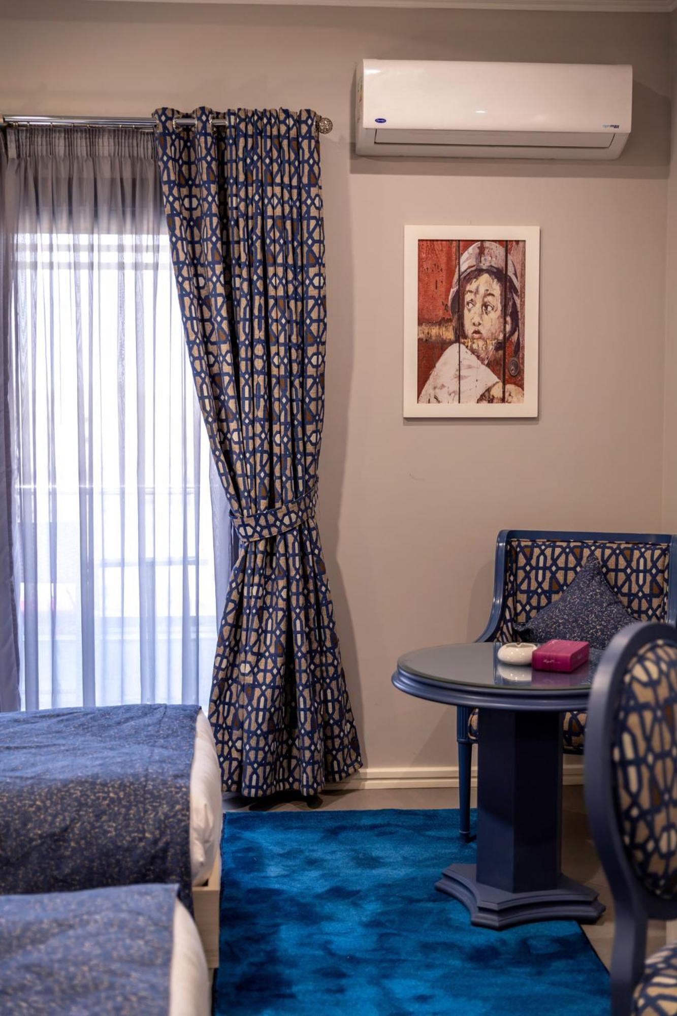 Deluxe Family Room