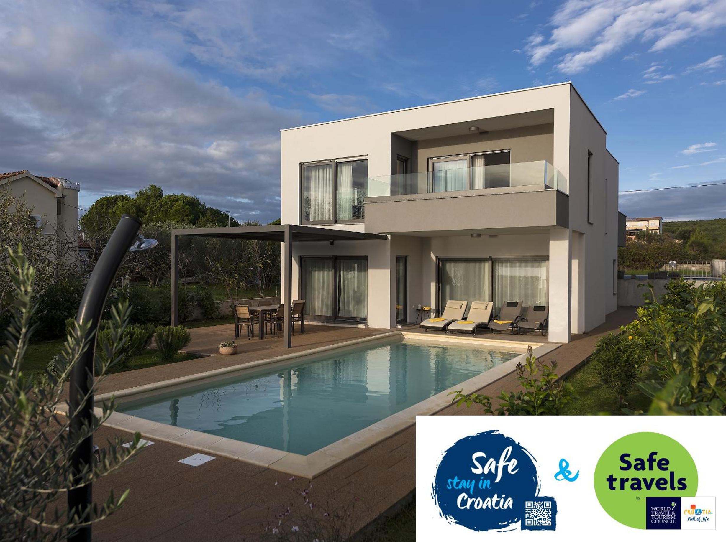 Villa photo 3