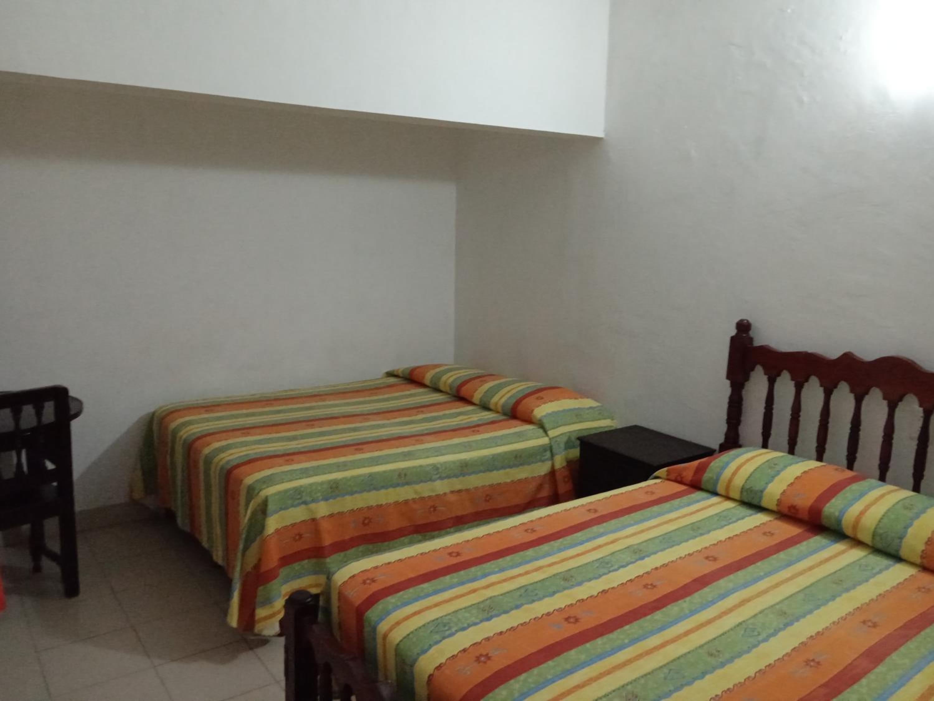 Standard Twin Room - Photo 4