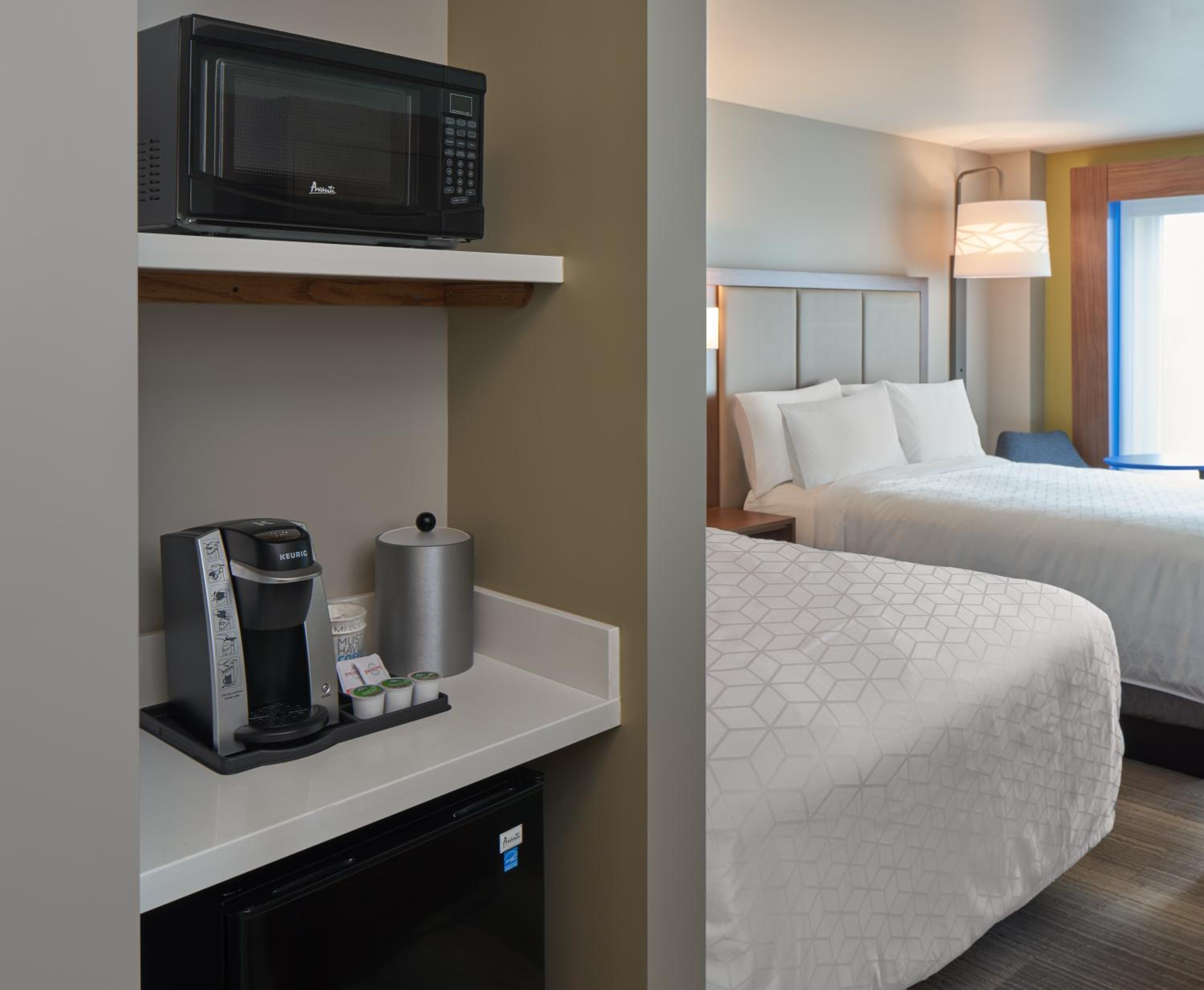 Room with Two Beds - Hearing Accessible - Non-Smoking - Photo 3
