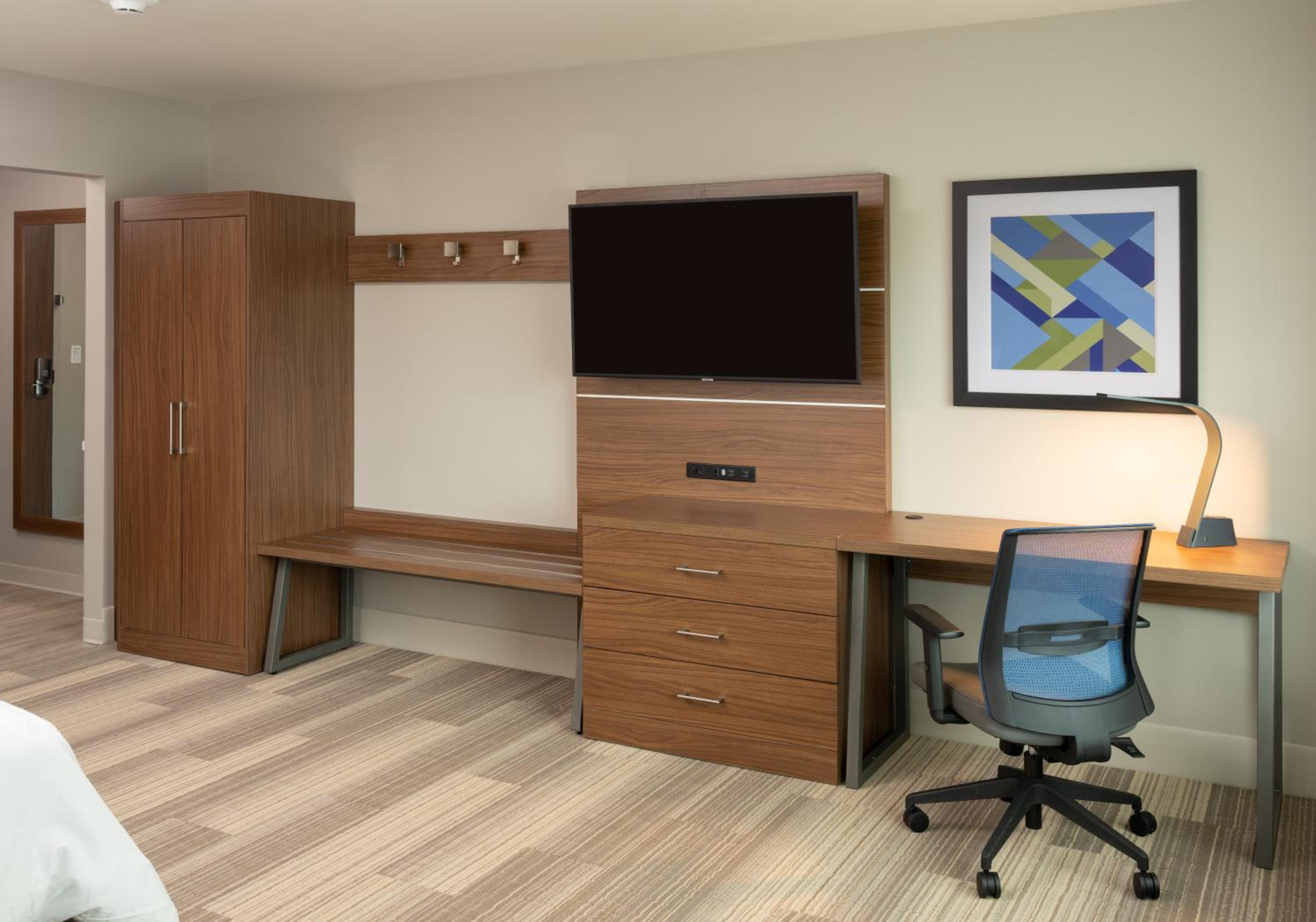 Standard King Room with Extra Space - Photo 3