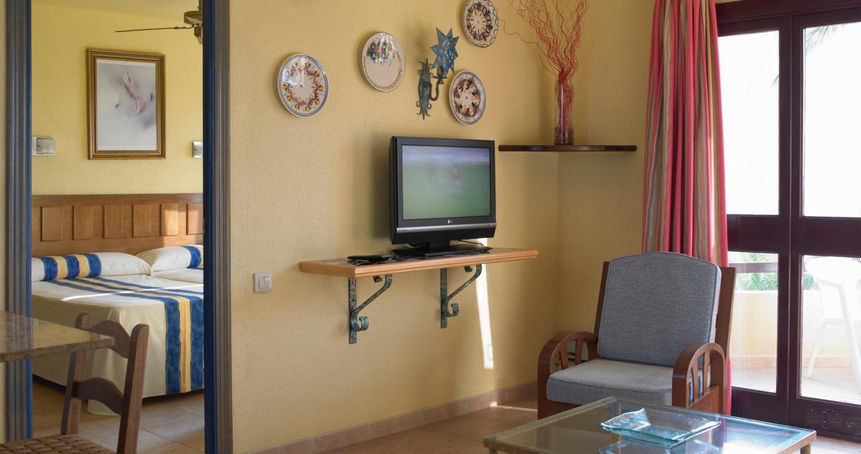 One-Bedroom Apartment (2 Adults + 1 Child) - Photo 3