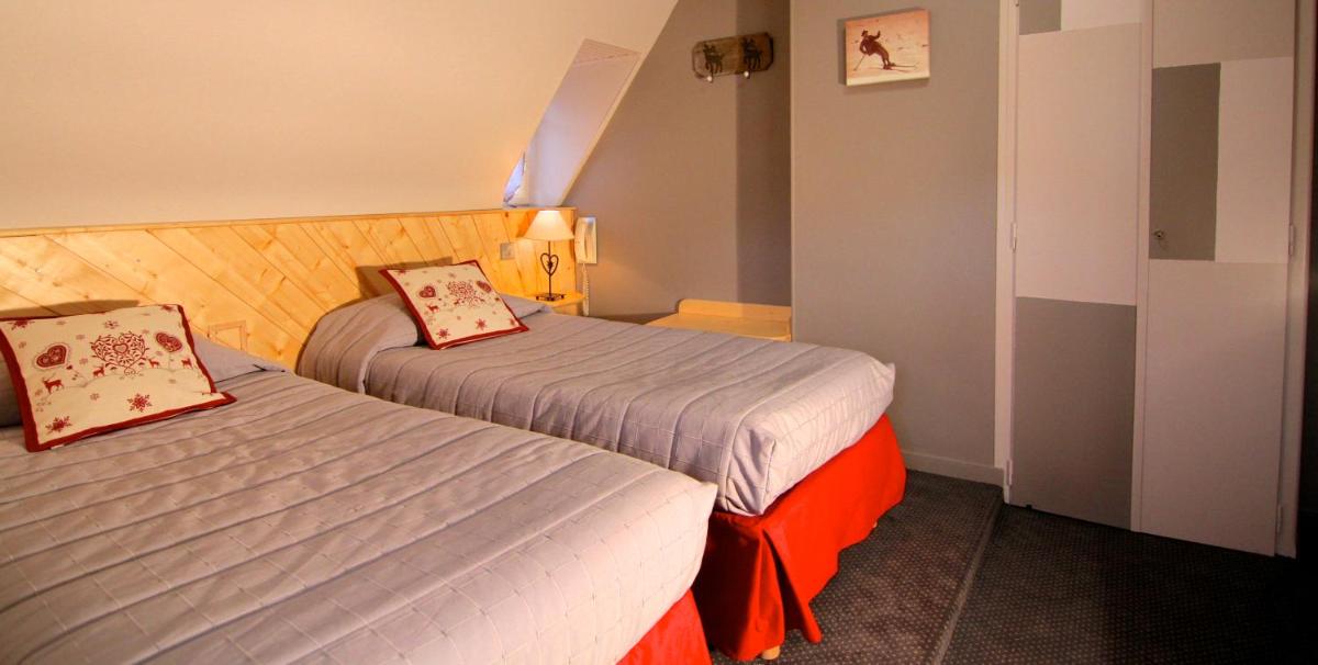 Double or Twin Room with Mountain View